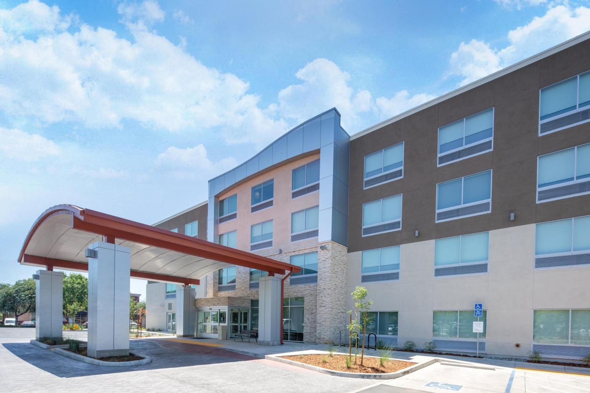 Holiday Inn Express & Suites Chico by IHG — hotel in Chico