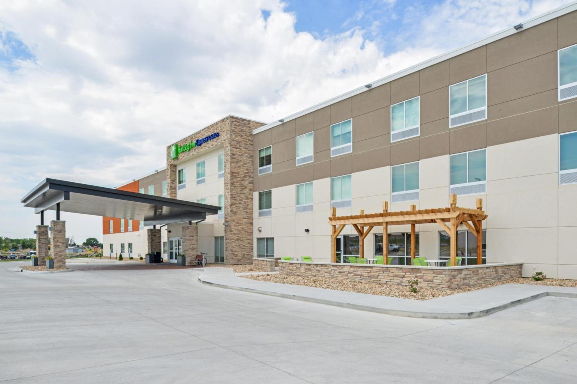 Holiday Inn Express & Suites - Chadron by IHG — hotel in Chadron