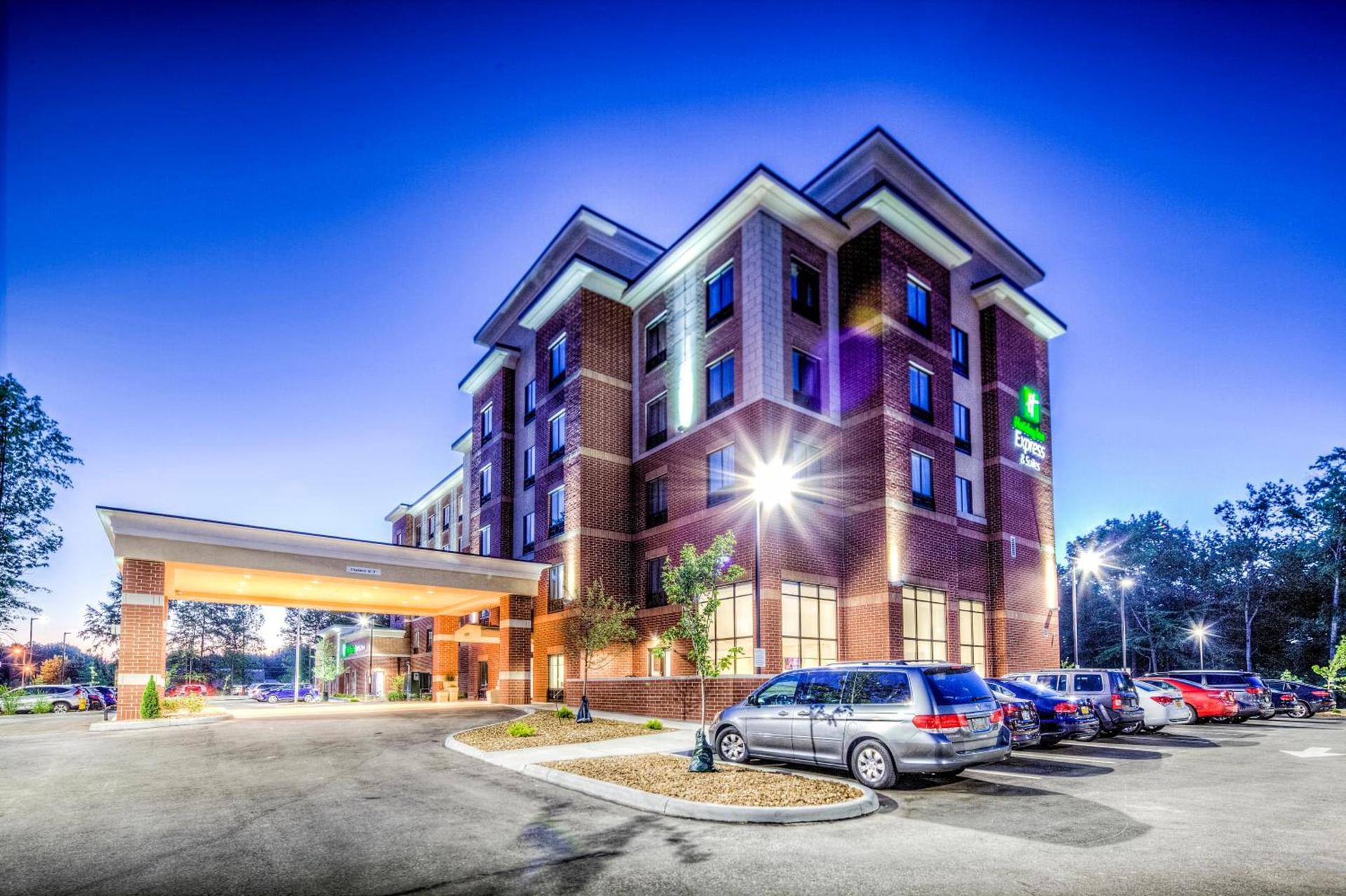 Holiday Inn Express & Suites Cleveland/Westlake by IHG — hotel in Westlake