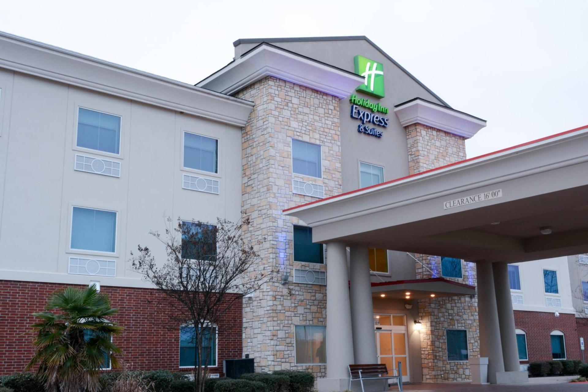 Holiday Inn Express Hotel & Suites New Boston by IHG — hotel in New Boston