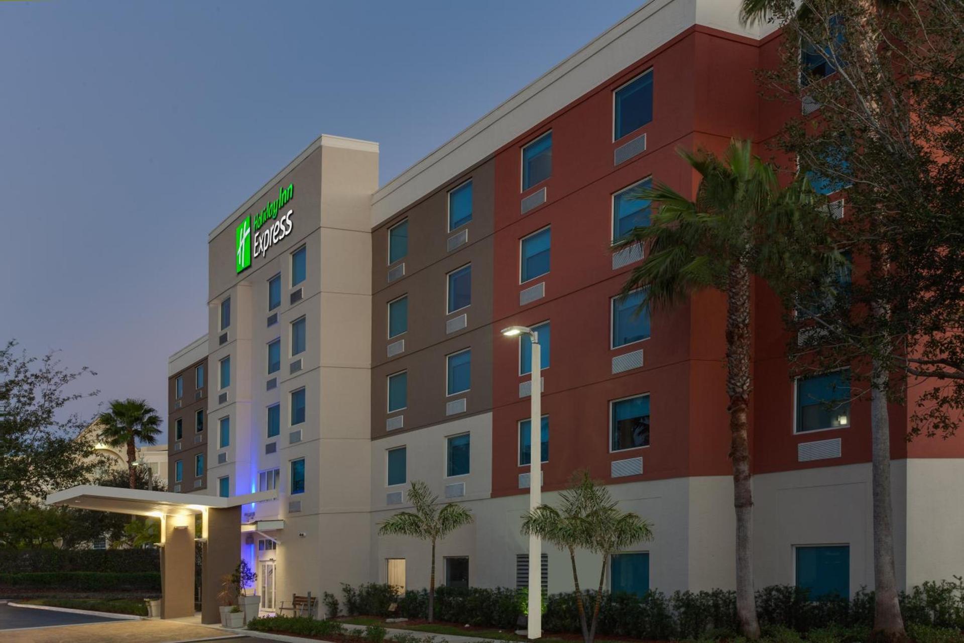 Holiday Inn Express Hotel & Suites Fort Lauderdale Airport/Cruise Port by IHG — hotel in Fort Lauderdale