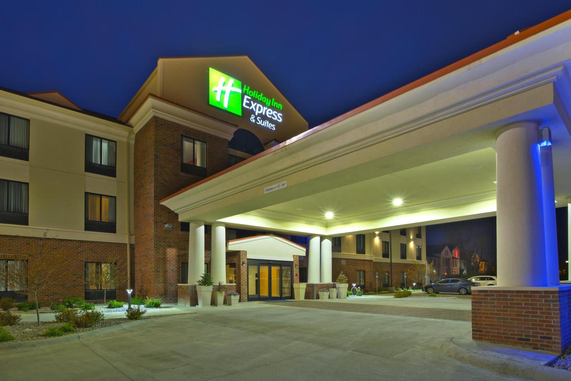 Holiday Inn Express & Suites Springfield by IHG — hotel in Springfield