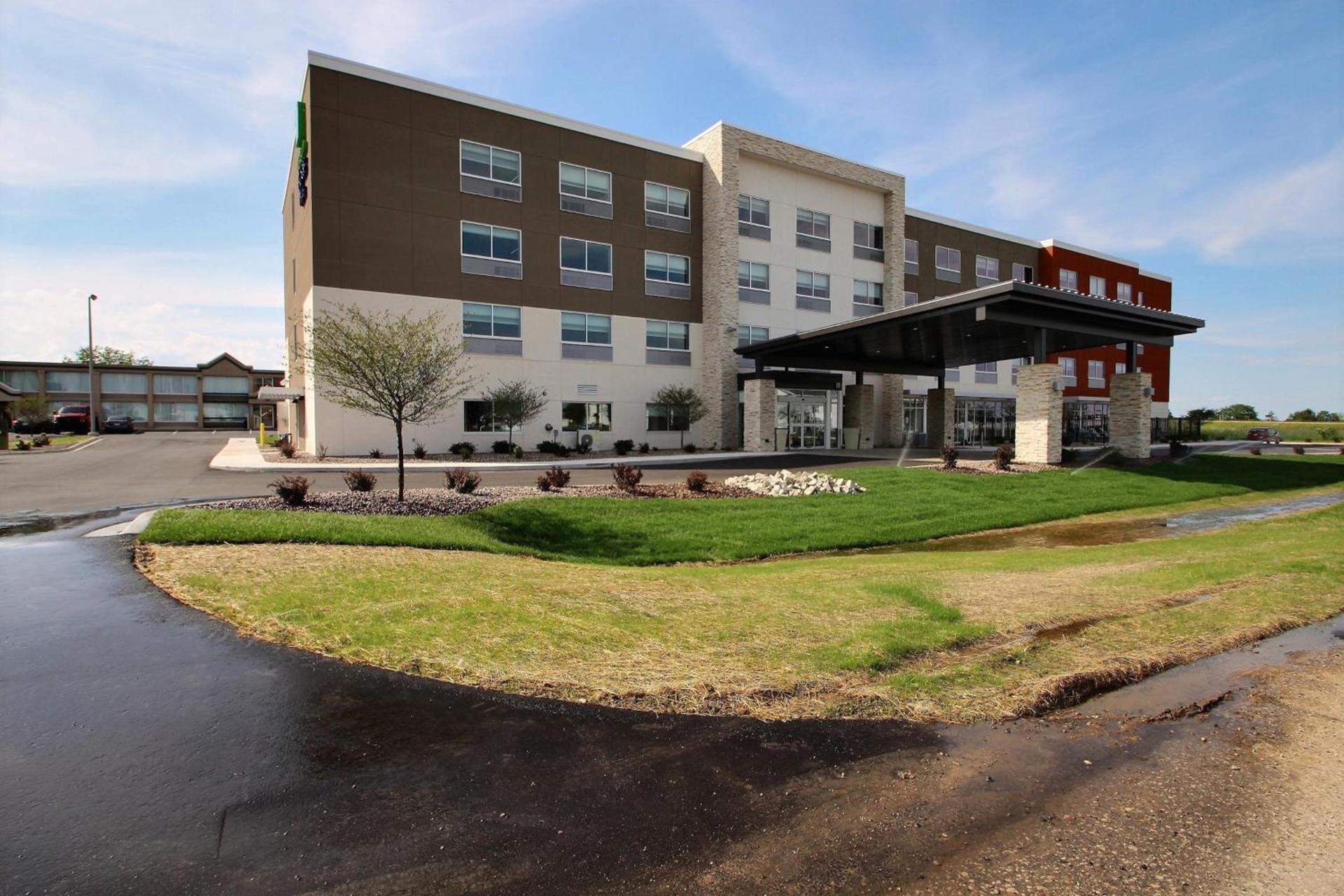 Holiday Inn Express & Suites Fond Du Lac by IHG — hotel in Fond du Lac