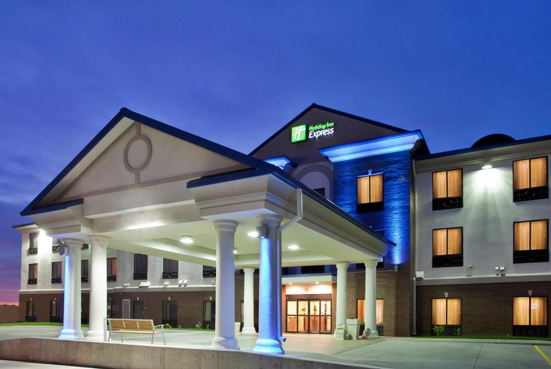 Holiday Inn Express Hotel & Suites McPherson by IHG — hotel in McPherson