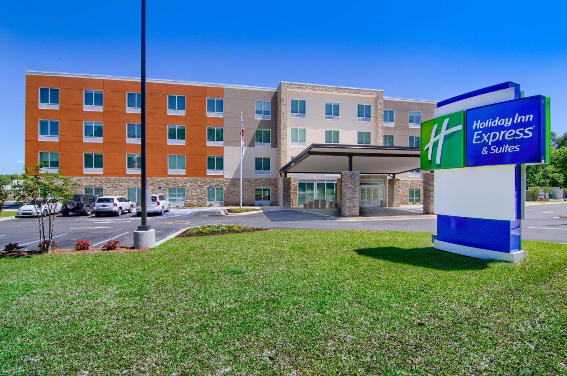 Holiday Inn Express & Suites Mobile - University Area by IHG — hotel in Mobile