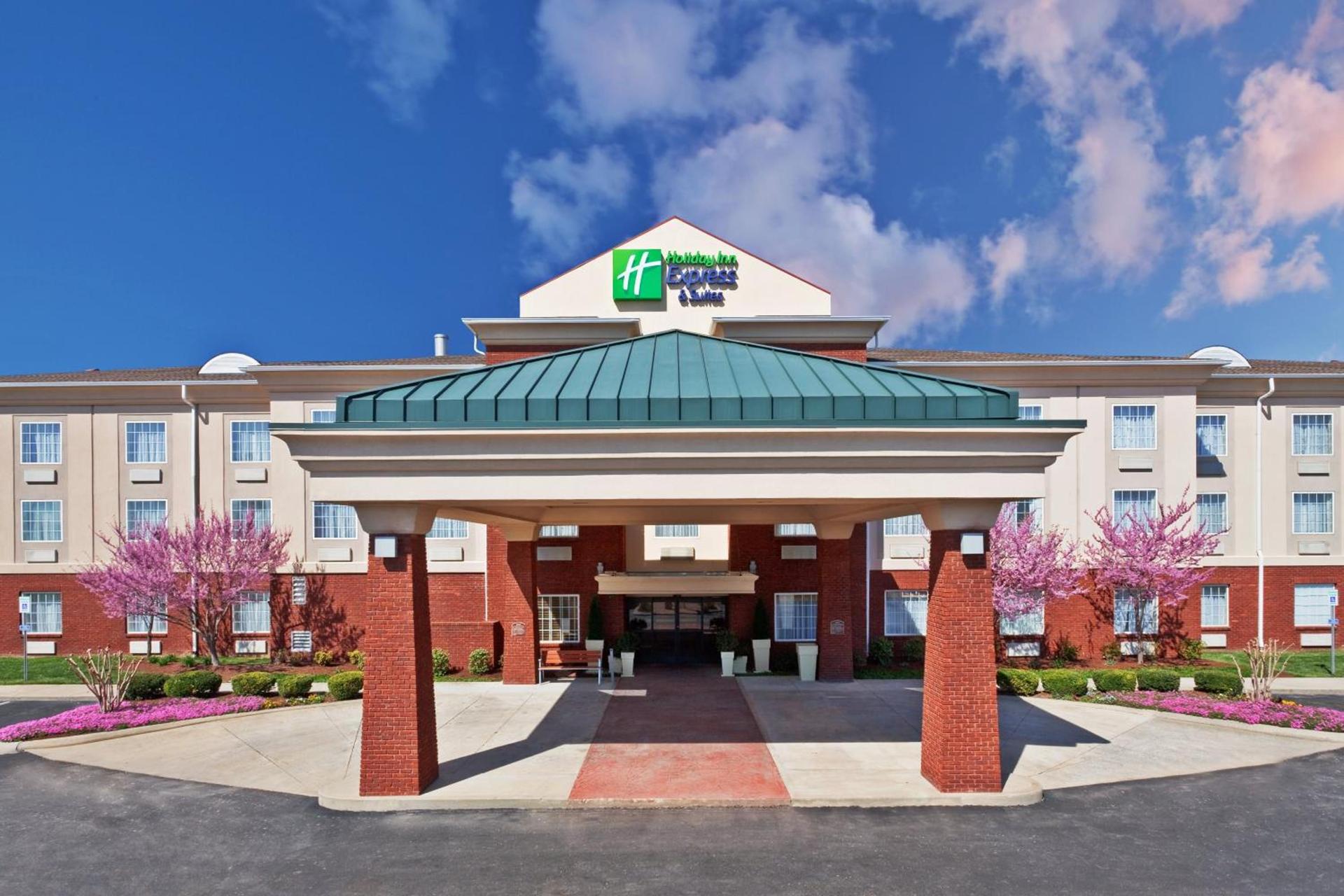 Holiday Inn Express Hotel & Suites Manchester Conference Center by IHG — hotel in Manchester