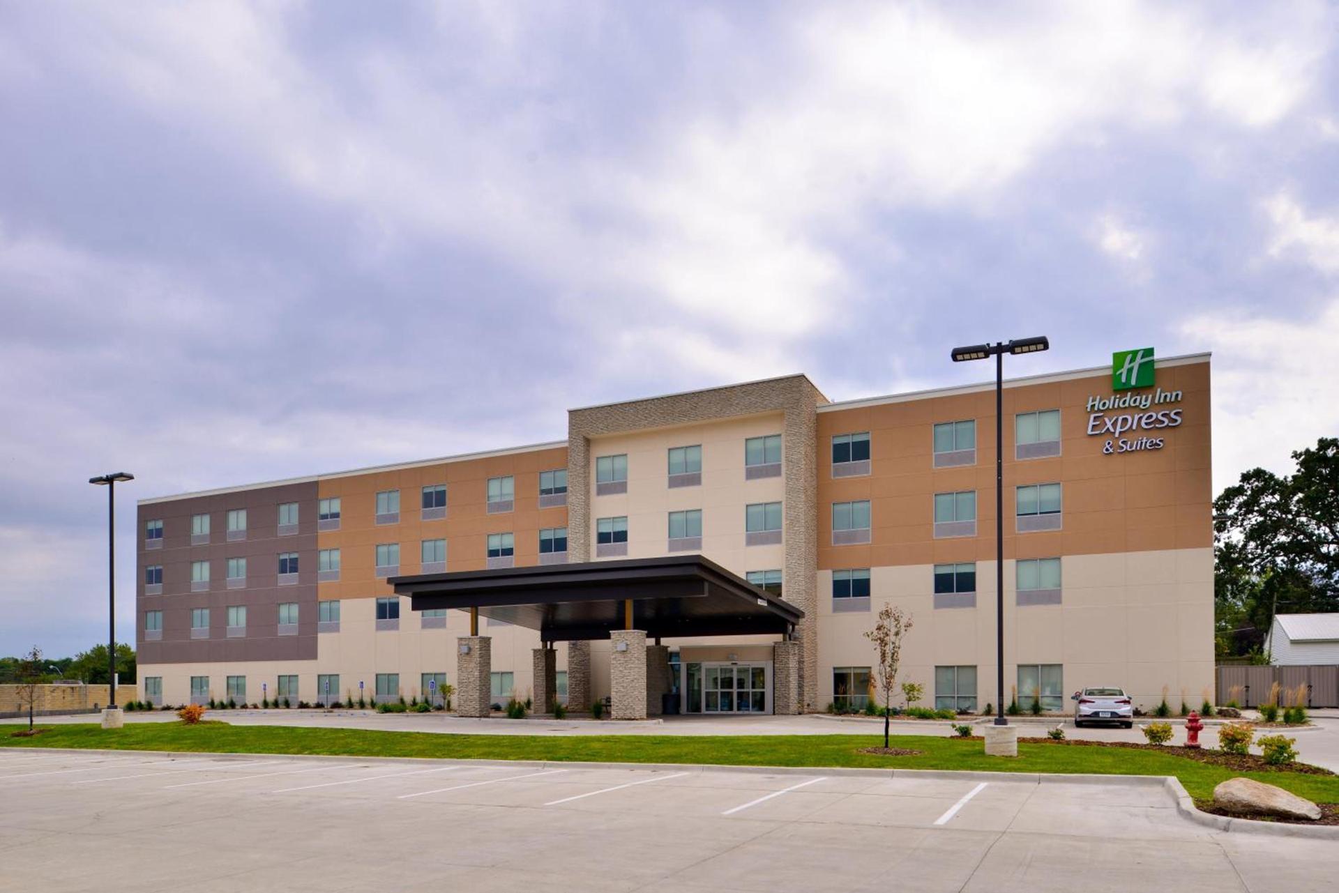 Holiday Inn Express & Suites - Ottumwa by IHG — hotel in Ottumwa