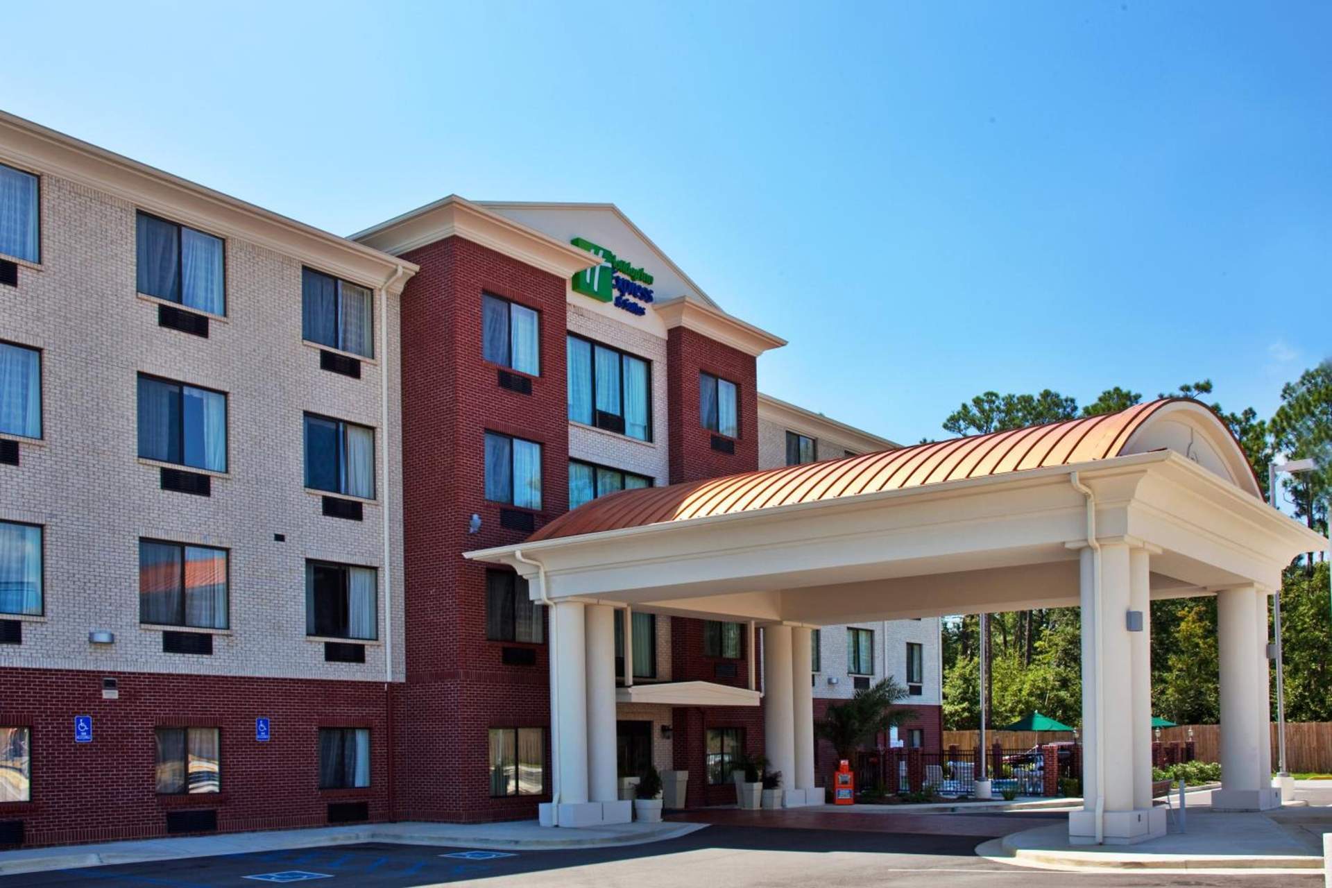 Holiday Inn Express Hotel & Suites Biloxi- Ocean Springs by IHG
