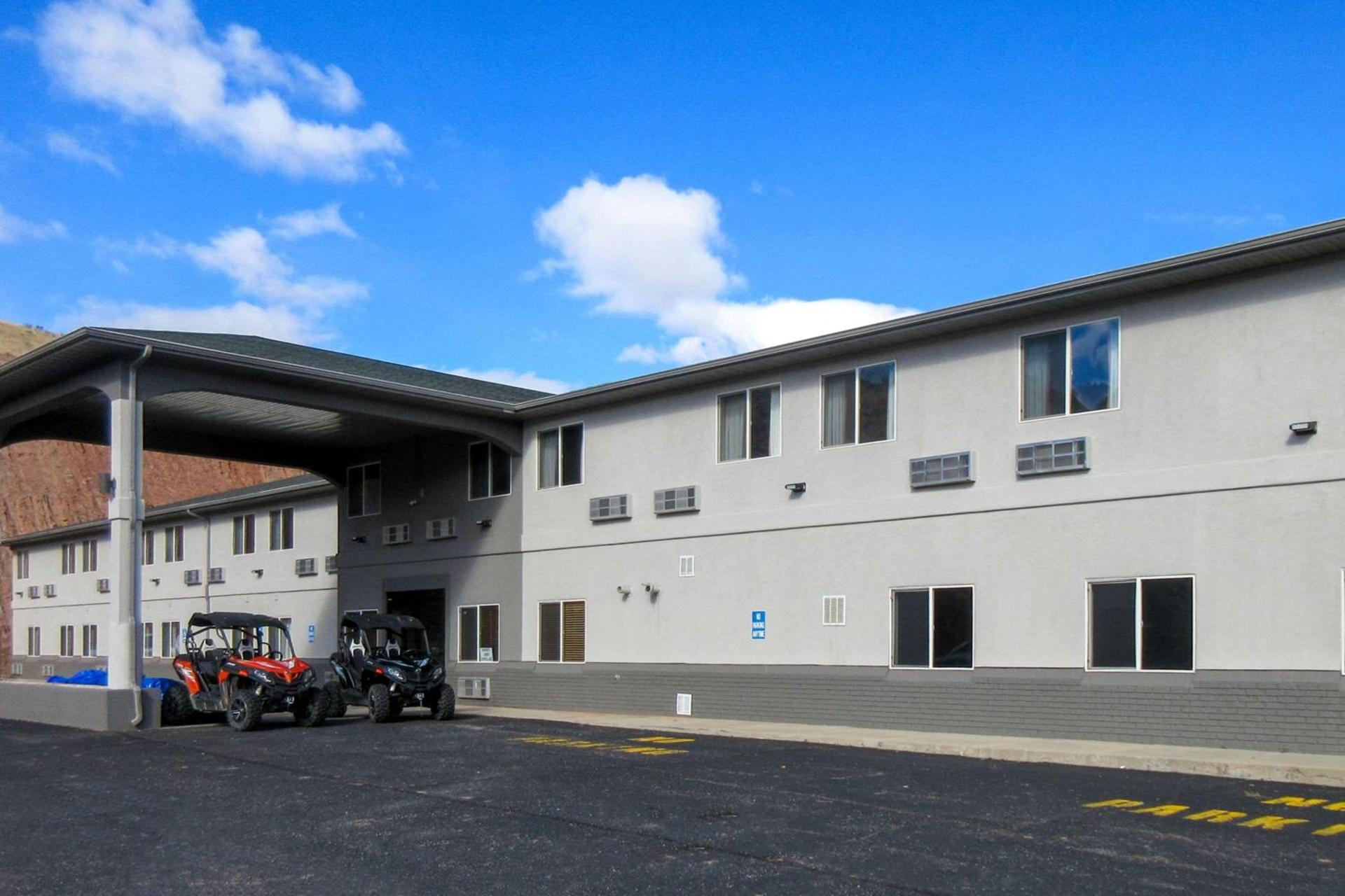 Quality Inn & Suites Salina National Forest Area — hotel in Salina