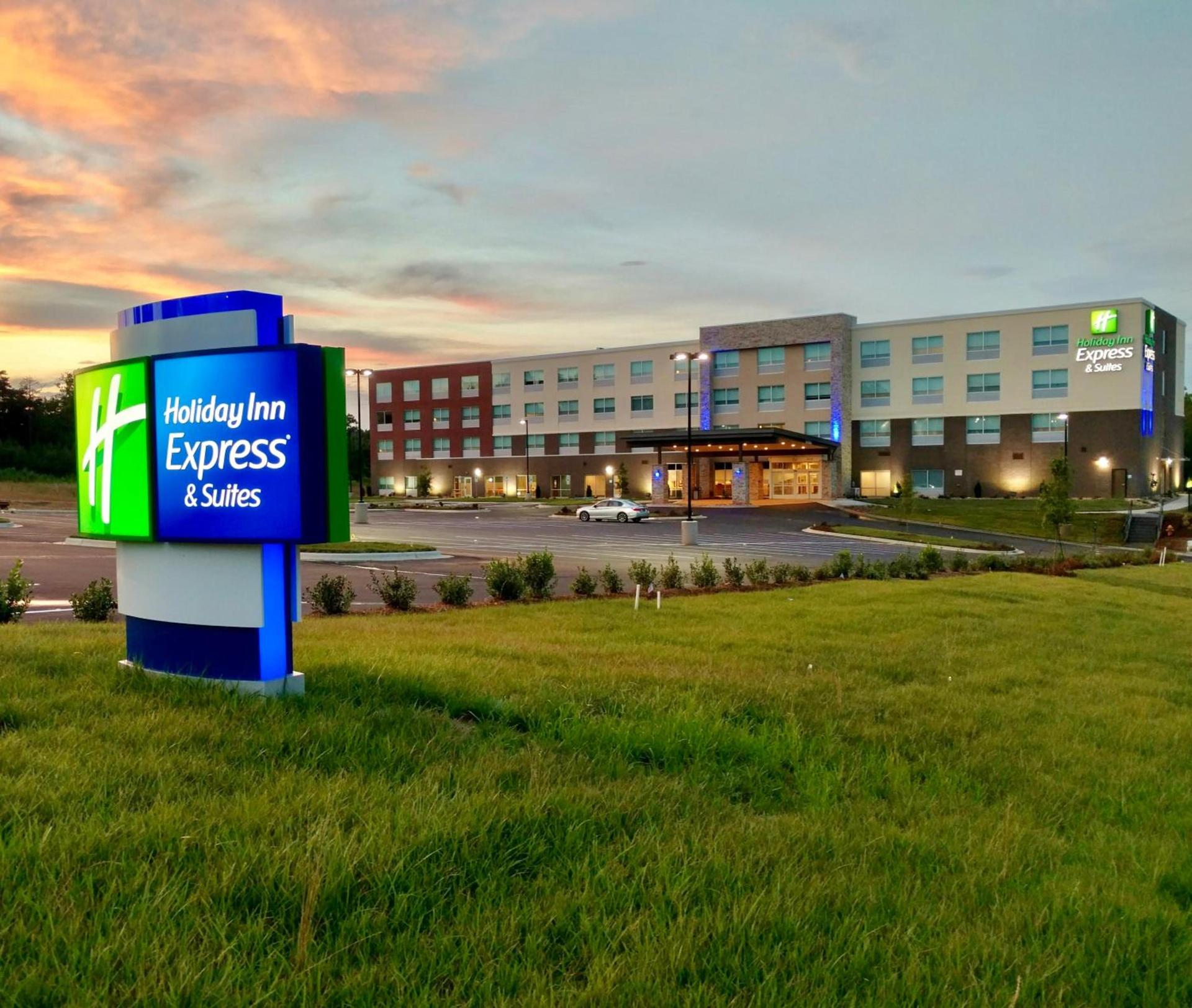 Holiday Inn Express & Suites Raleigh Airport - Brier Creek by IHG — hotel in Raleigh