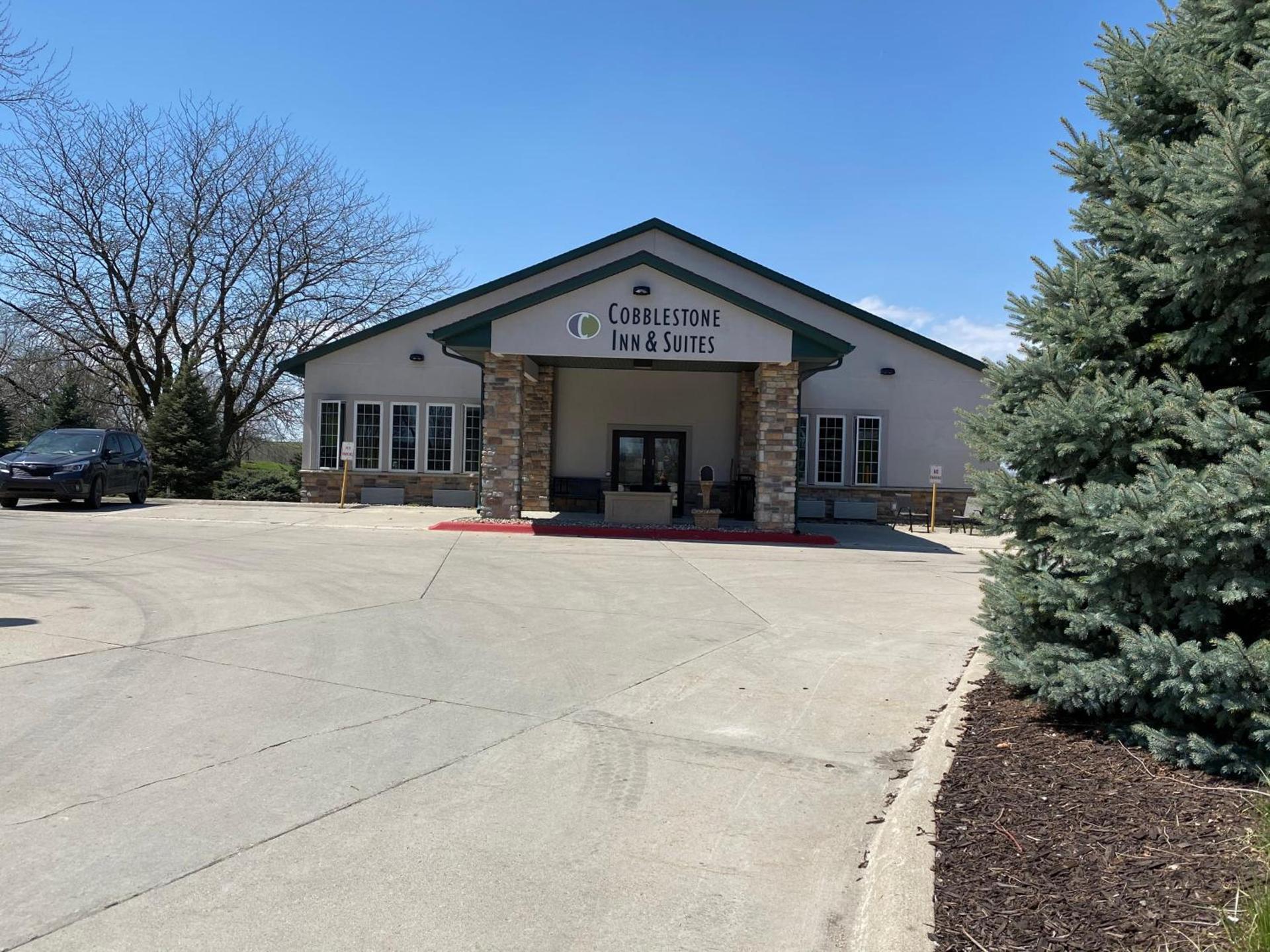 Cobblestone Inn & Suites - Denison | Majestic Hills — hotel in Denison