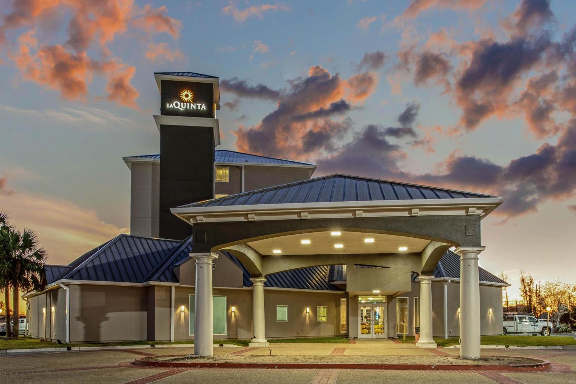 La Quinta Inn & Suites by Wyndham Panama City — hotel in Panama City