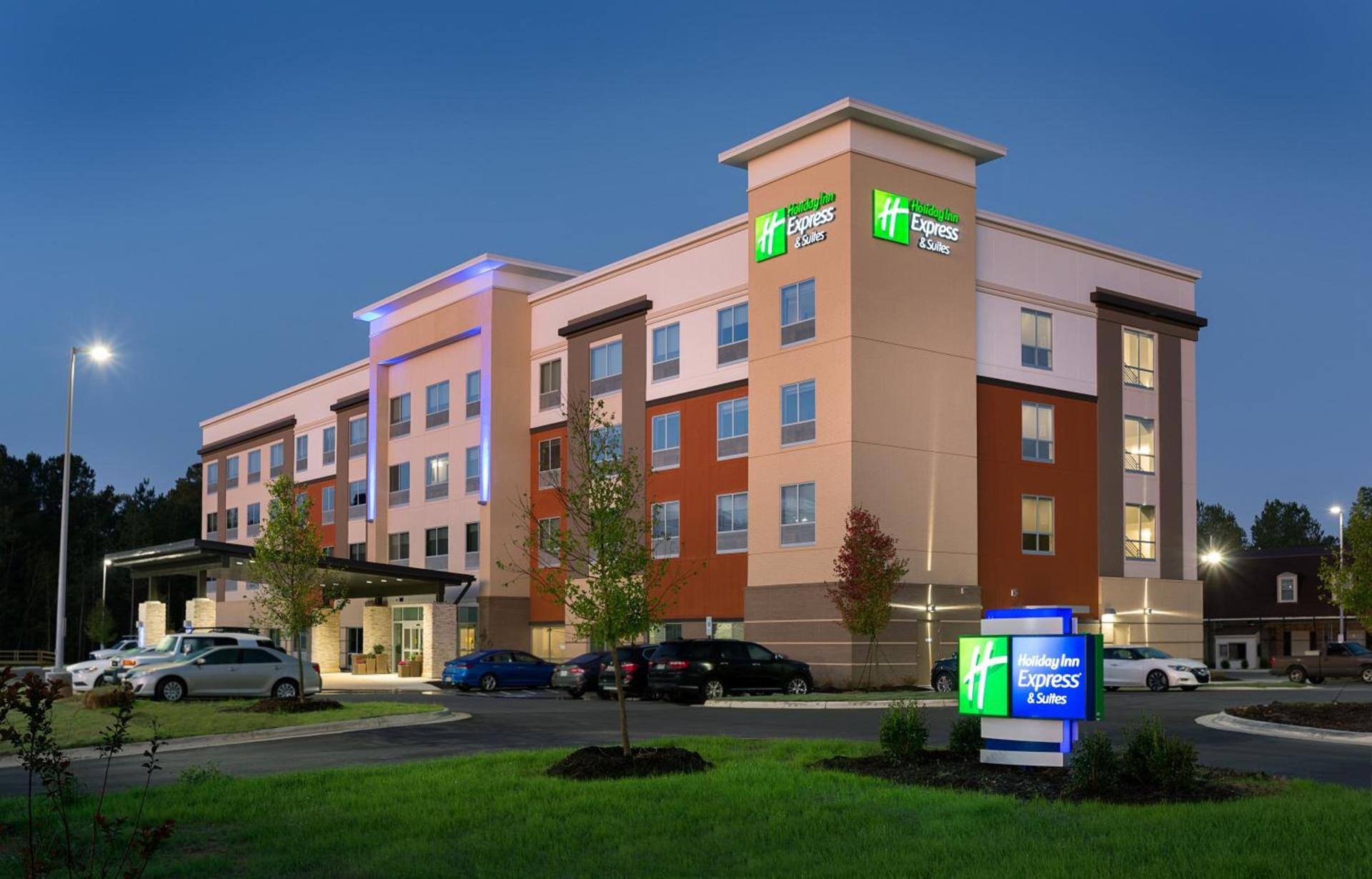 Holiday Inn Express & Suites - Fayetteville South by IHG — hotel in Fayetteville
