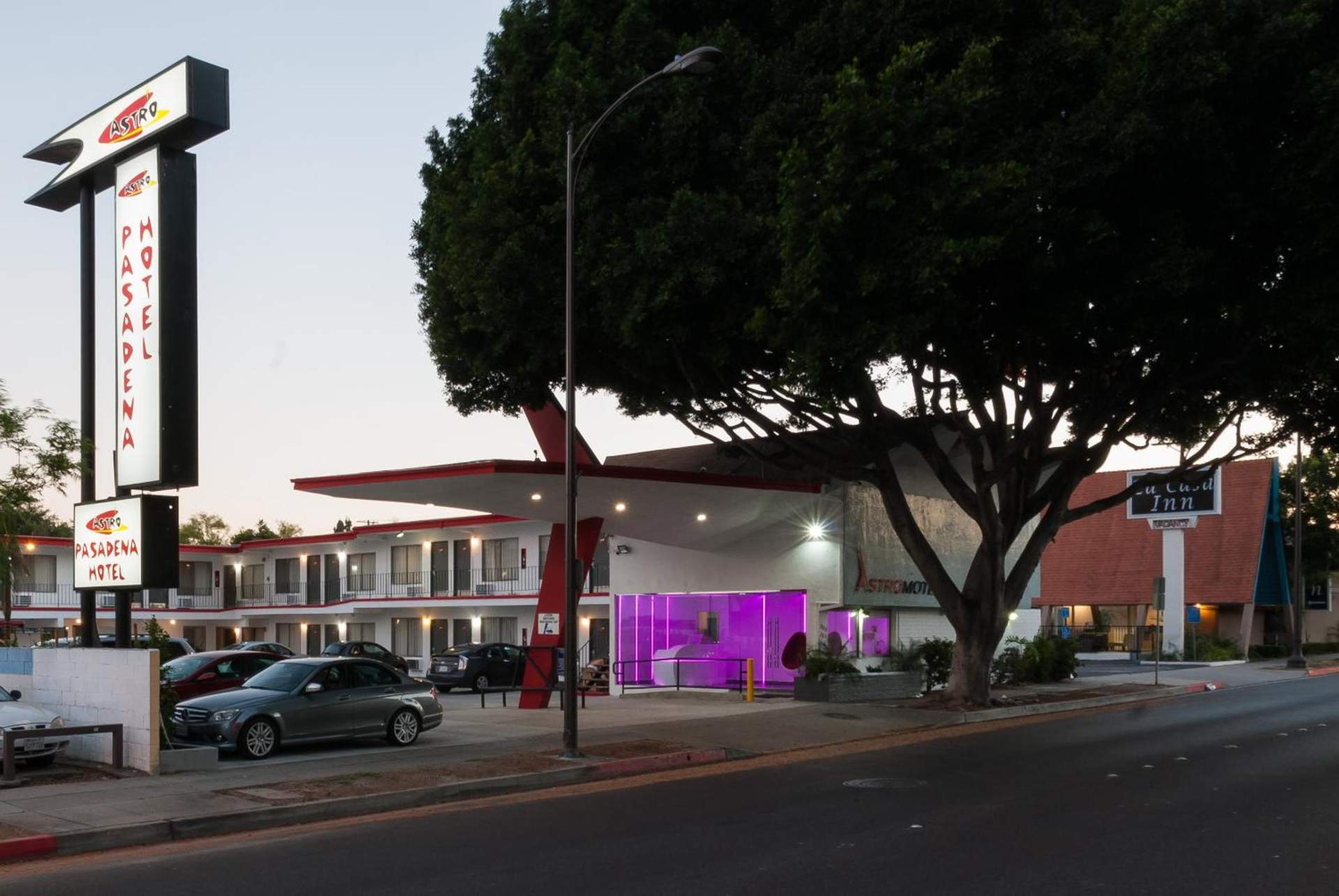 Astro Pasadena Hotel
