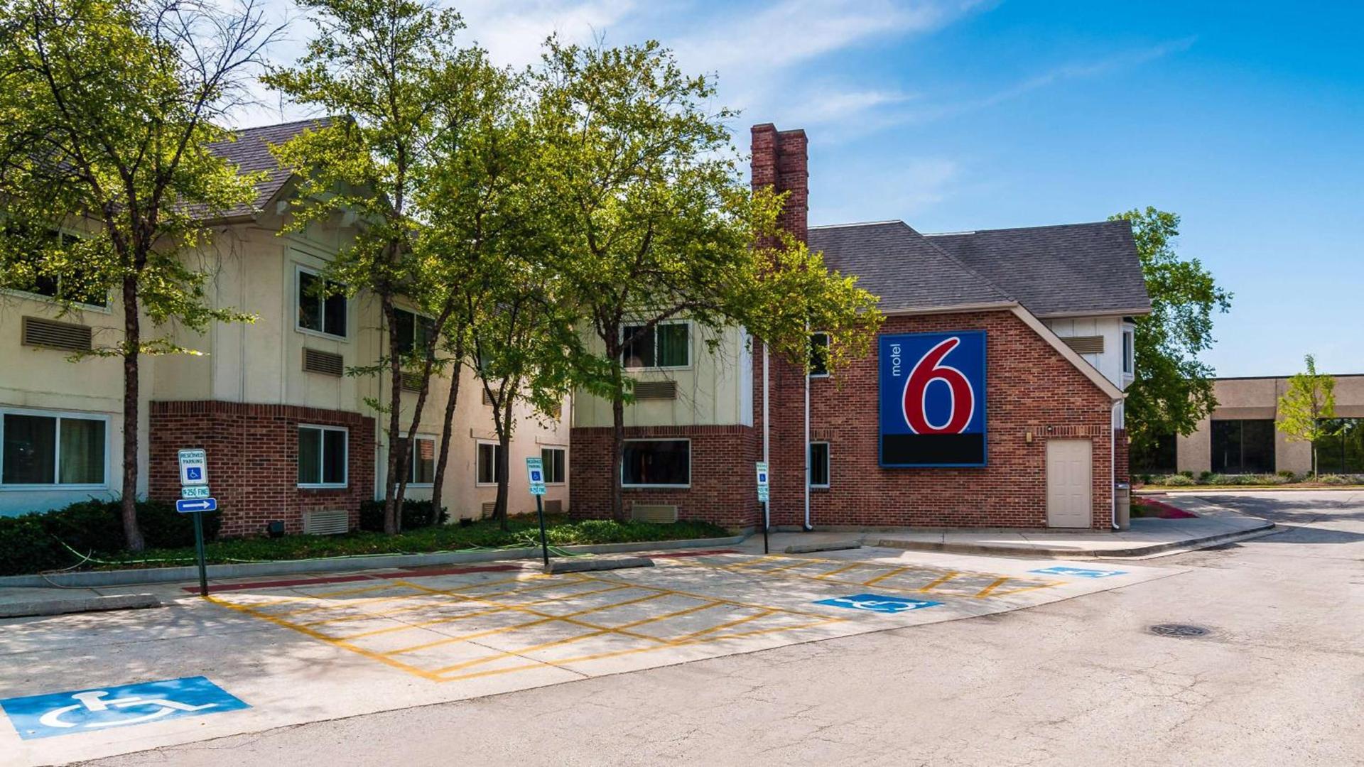 Motel 6-Arlington Heights, IL - Chicago North Central — hotel in Arlington Heights