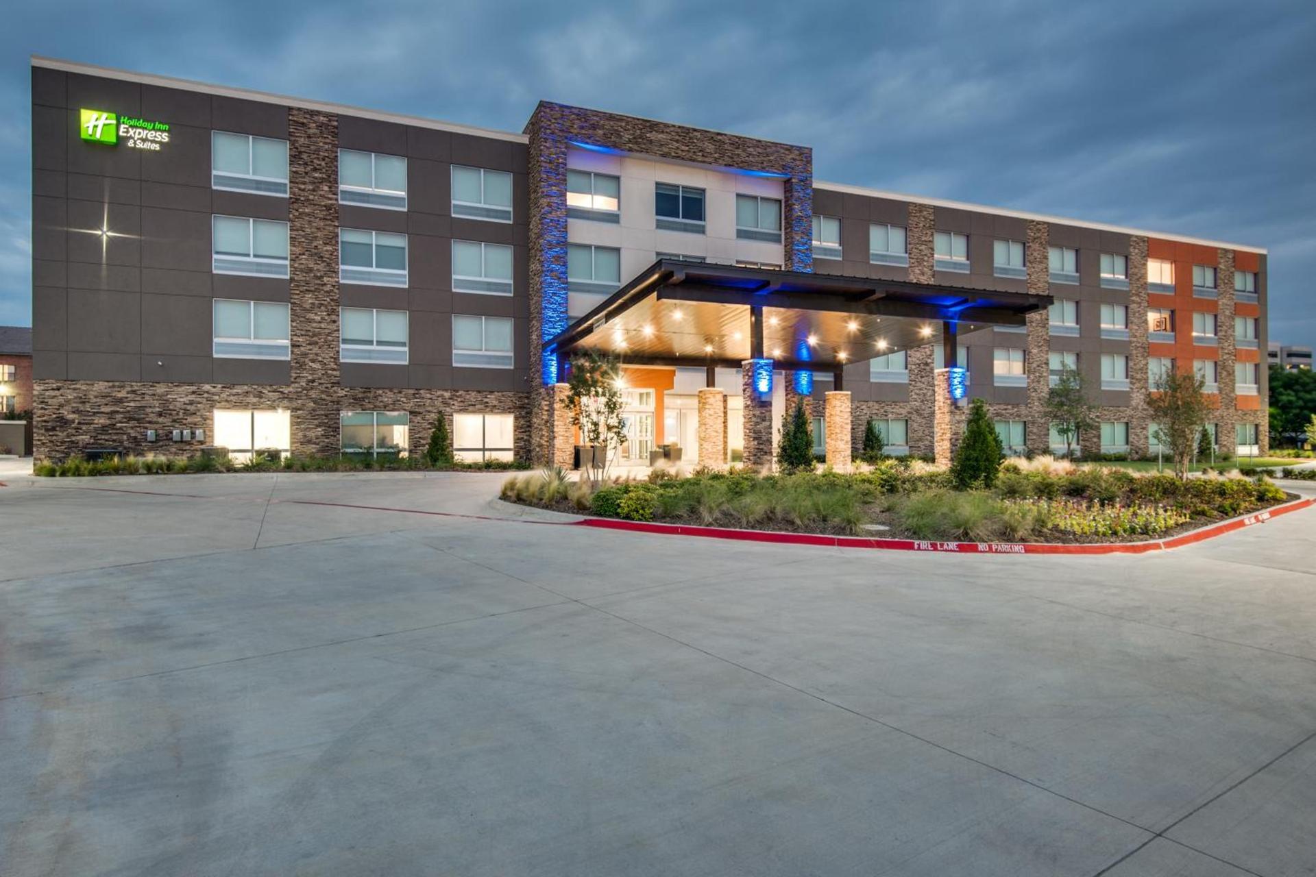 Holiday Inn Express & Suites Dallas North - Addison by IHG — hotel in Addison