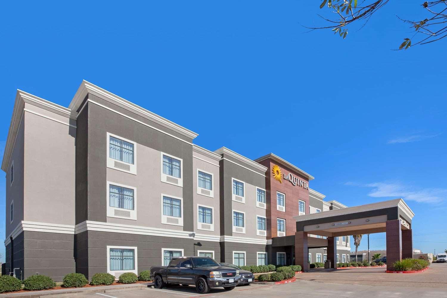 La Quinta Inn & Suites By Wyndham Houston Pasadena North — hotel in Pasadena