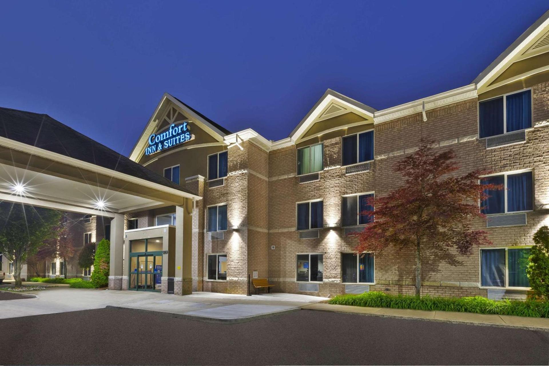 Comfort Inn & Suites Taylor - Detroit — hotel in Taylor