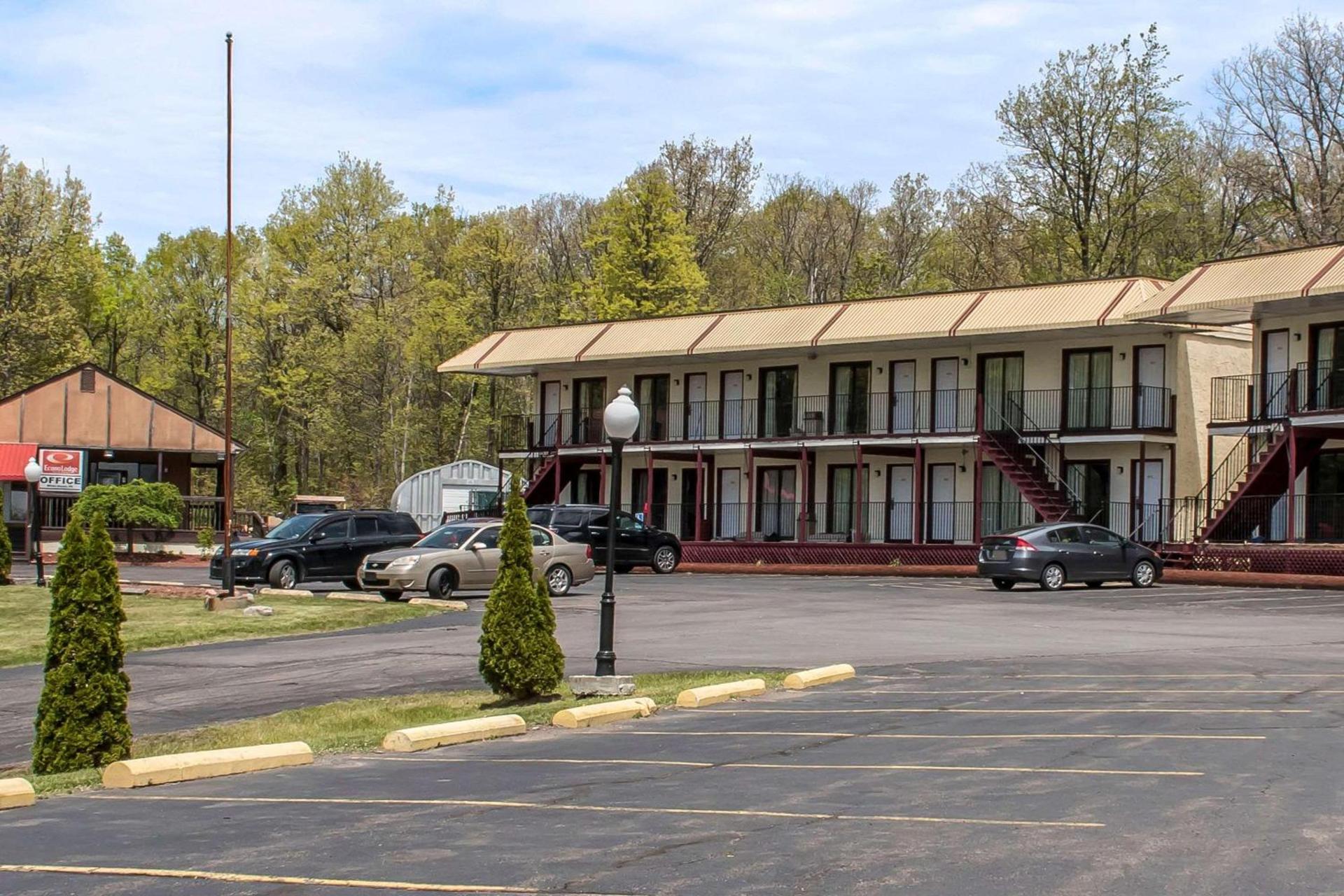 Econo Lodge Inn & Suites Lake Harmony - Pocono Mountains Area — hotel in White Haven