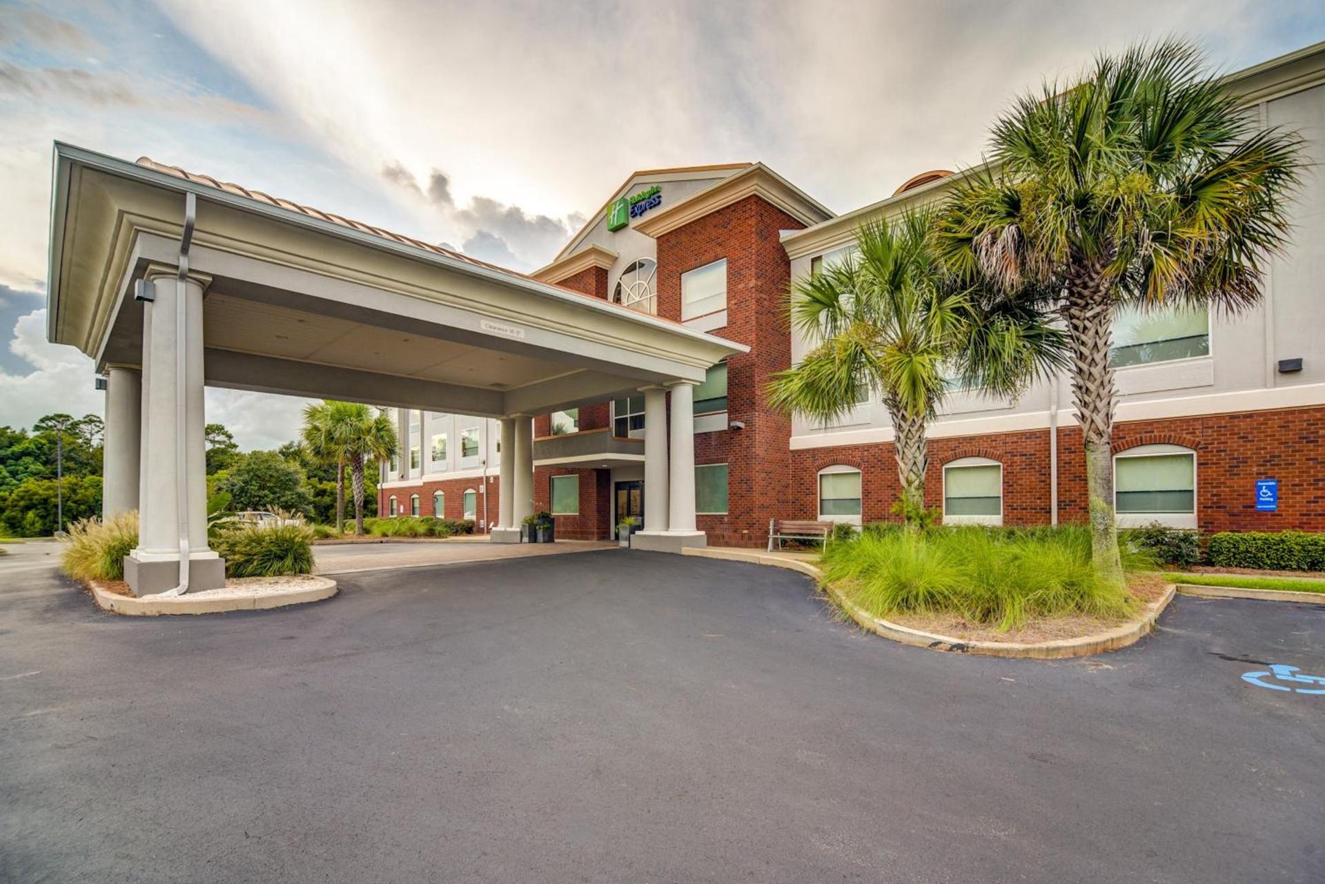 Holiday Inn Express Hotel & Suites Foley by IHG — hotel in Foley