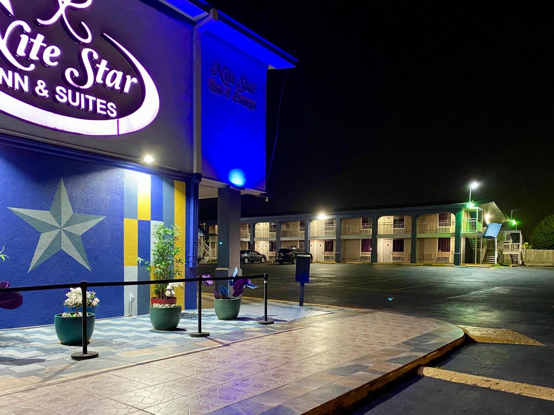 R Nite Star Hotel At Arlington Entertainment District — hotel in Arlington