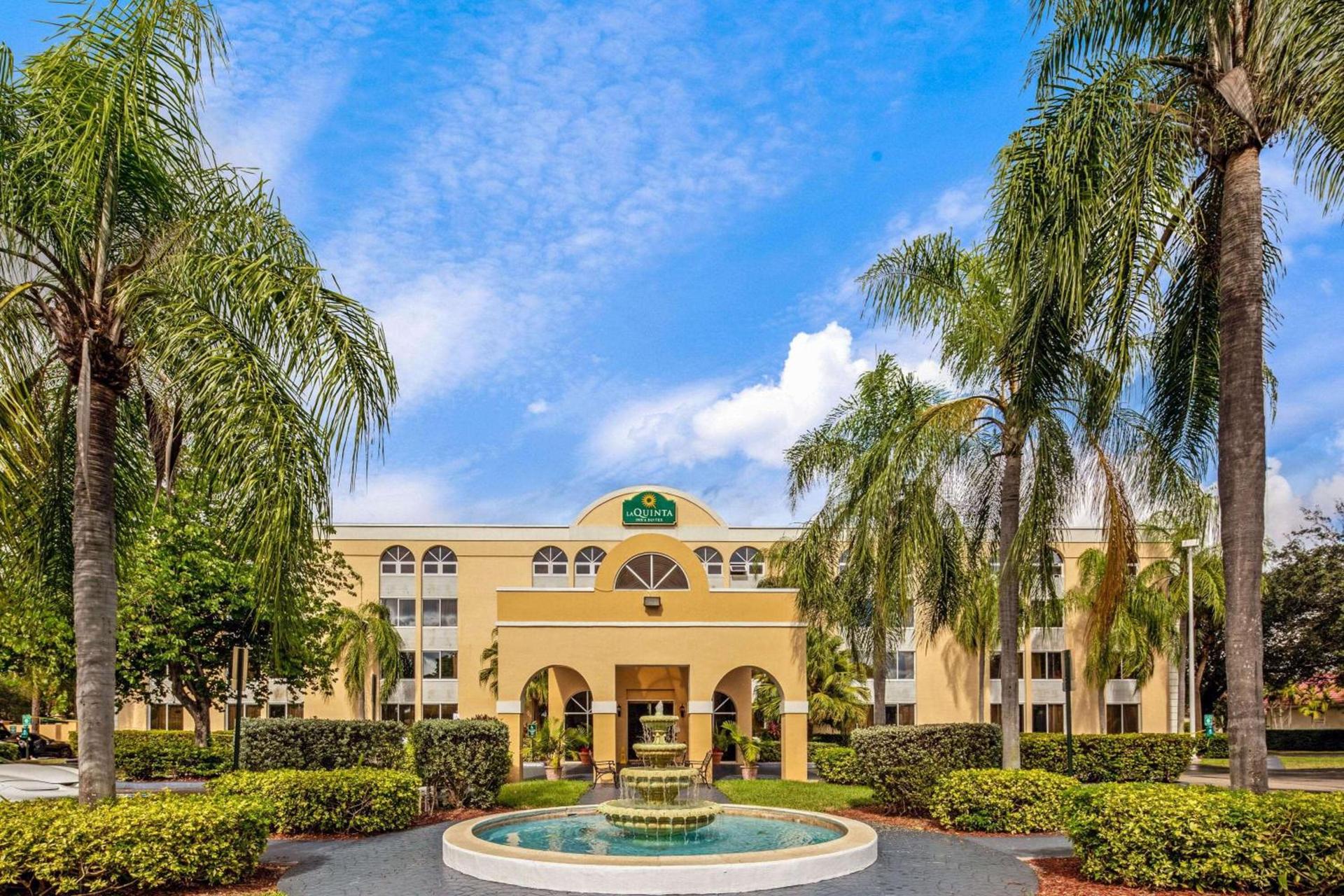 La Quinta by Wyndham Miami Lakes — hotel in Miami Lakes