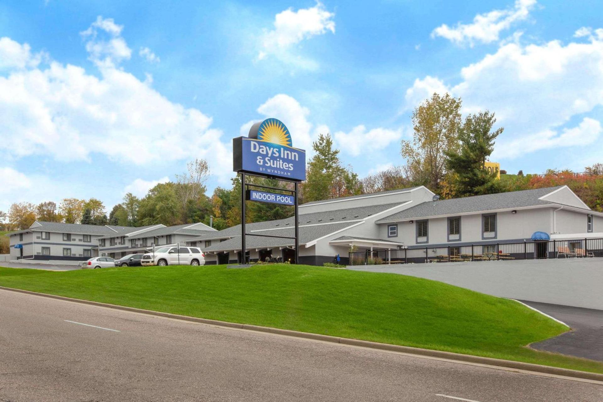 Days Inn & Suites by Wyndham Wisconsin Dells — hotel in Wisconsin Dells