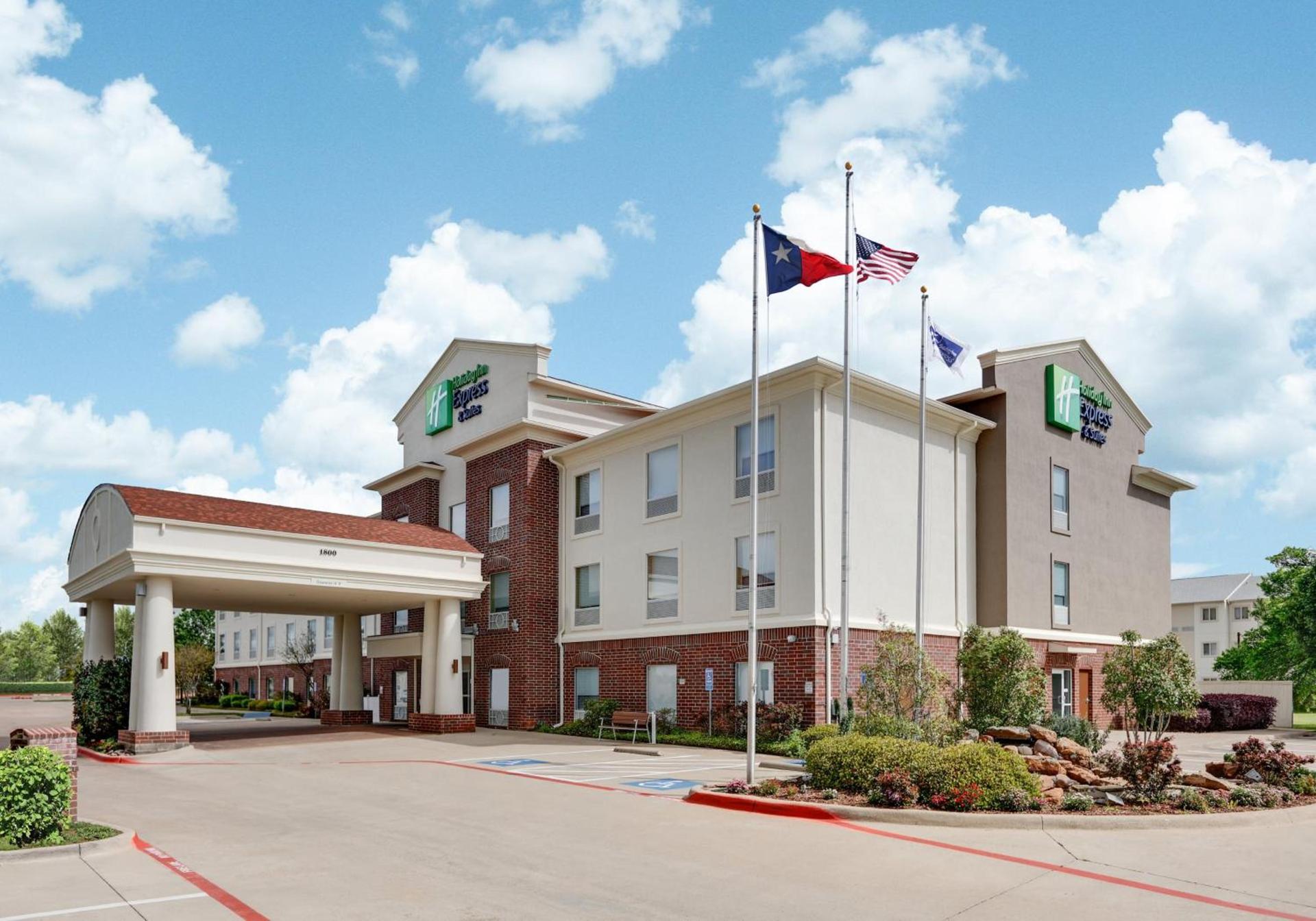 Holiday Inn Express Hotel & Suites Cleburne by IHG — hotel in Cleburne
