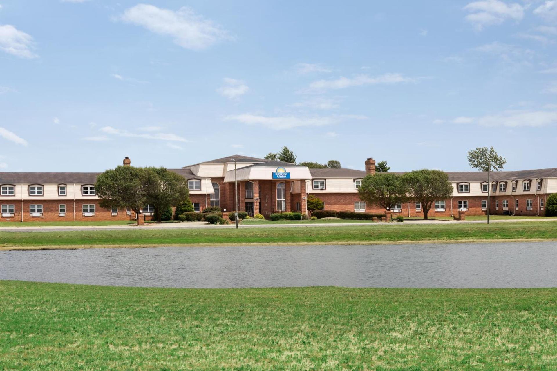 Days Inn and Suites by Wyndham Sikeston — hotel in Sikeston