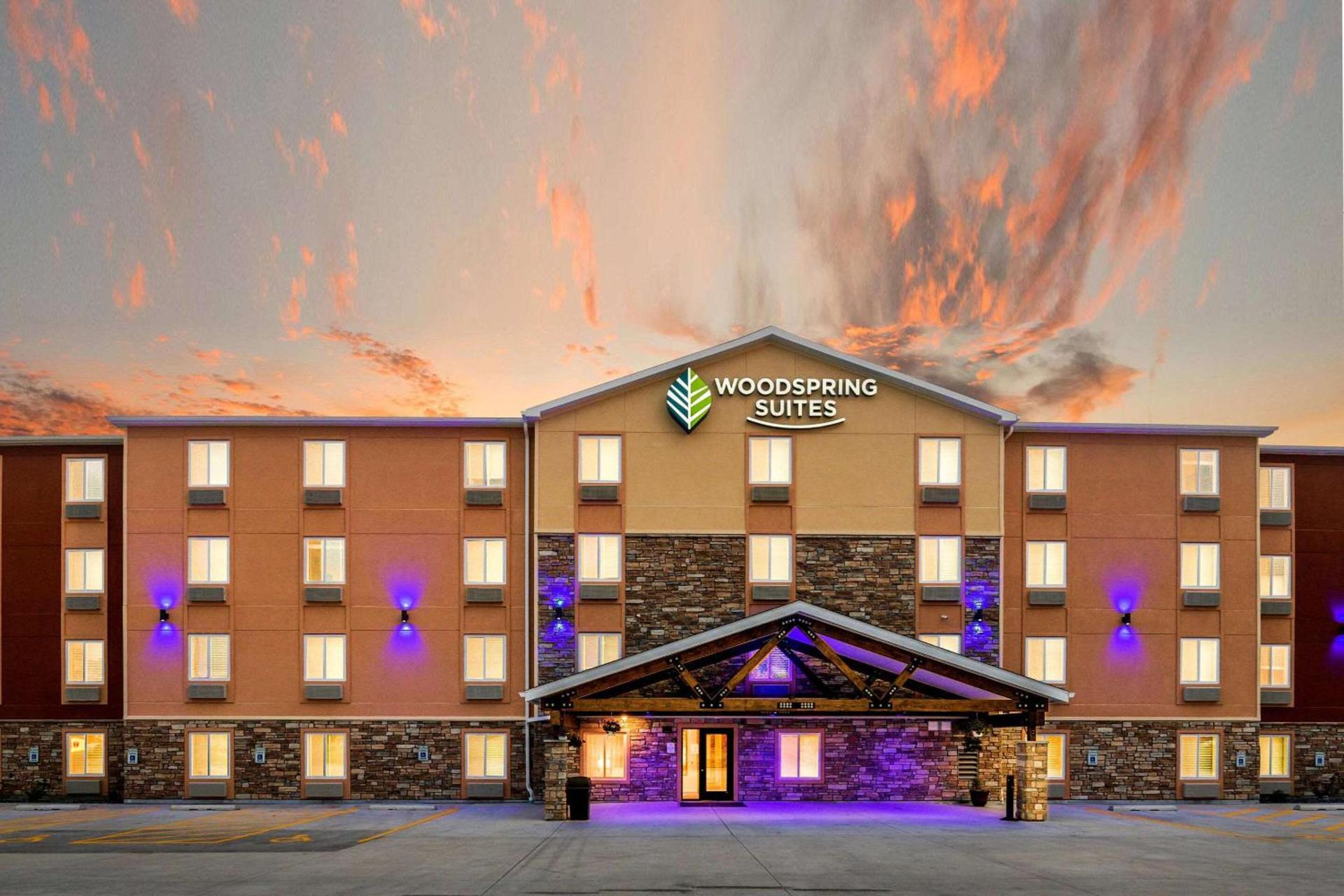 WoodSpring Suites Davenport Quad Cities — hotel in Davenport