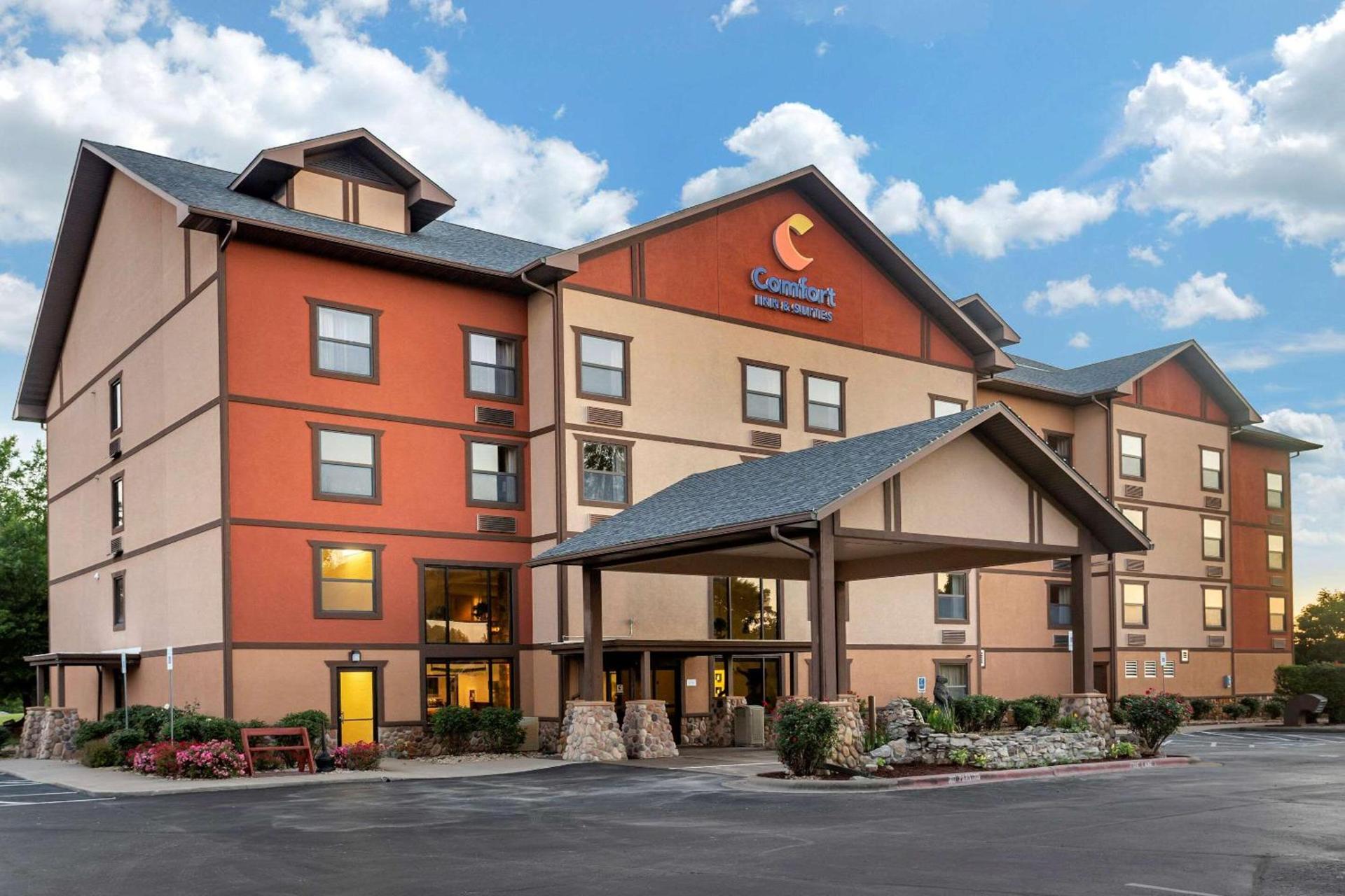 Comfort Inn & Suites Branson Meadows — hotel in Branson, MO