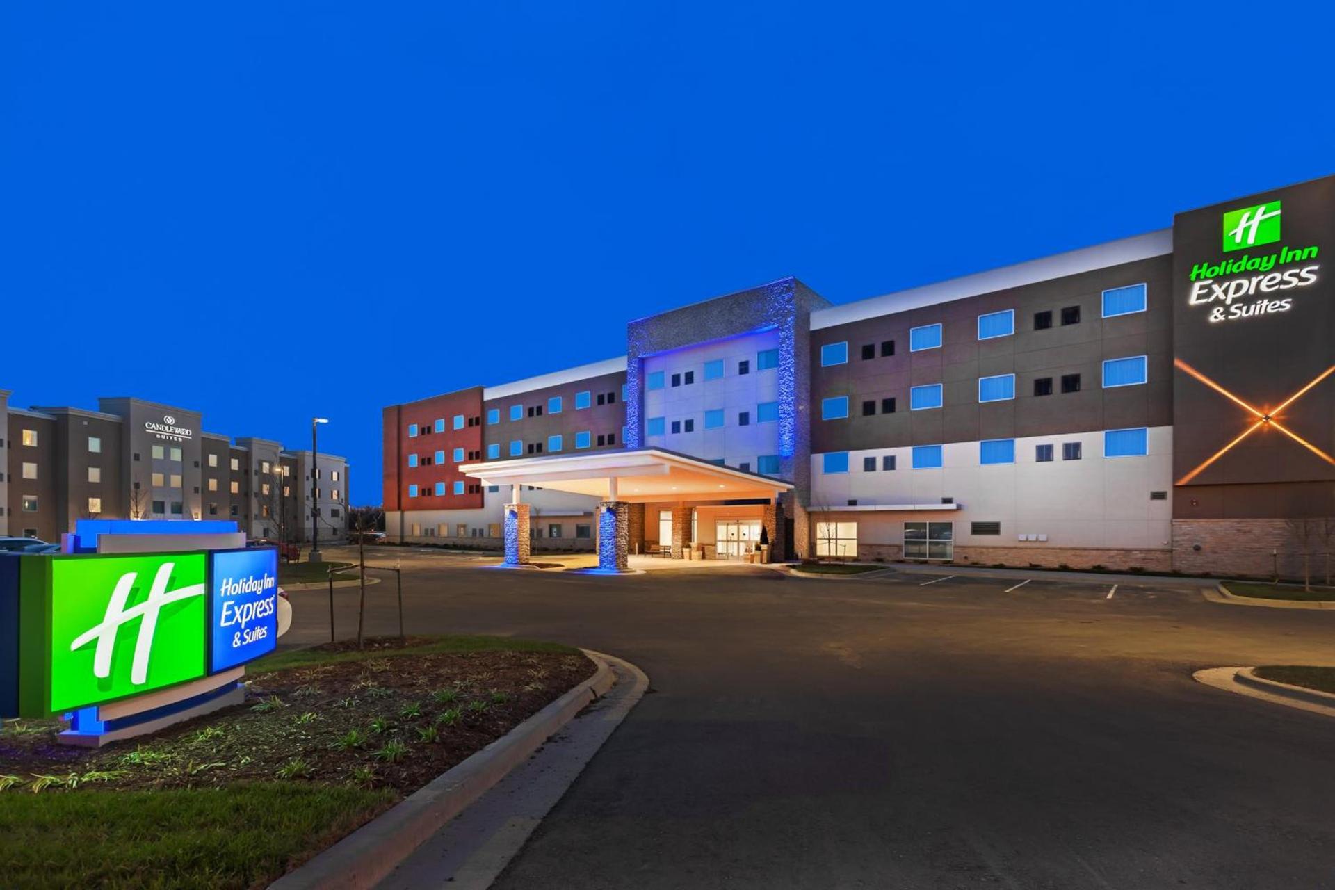 Holiday Inn Express & Suites - Lenexa - Overland Park Area by IHG — hotel in Lenexa