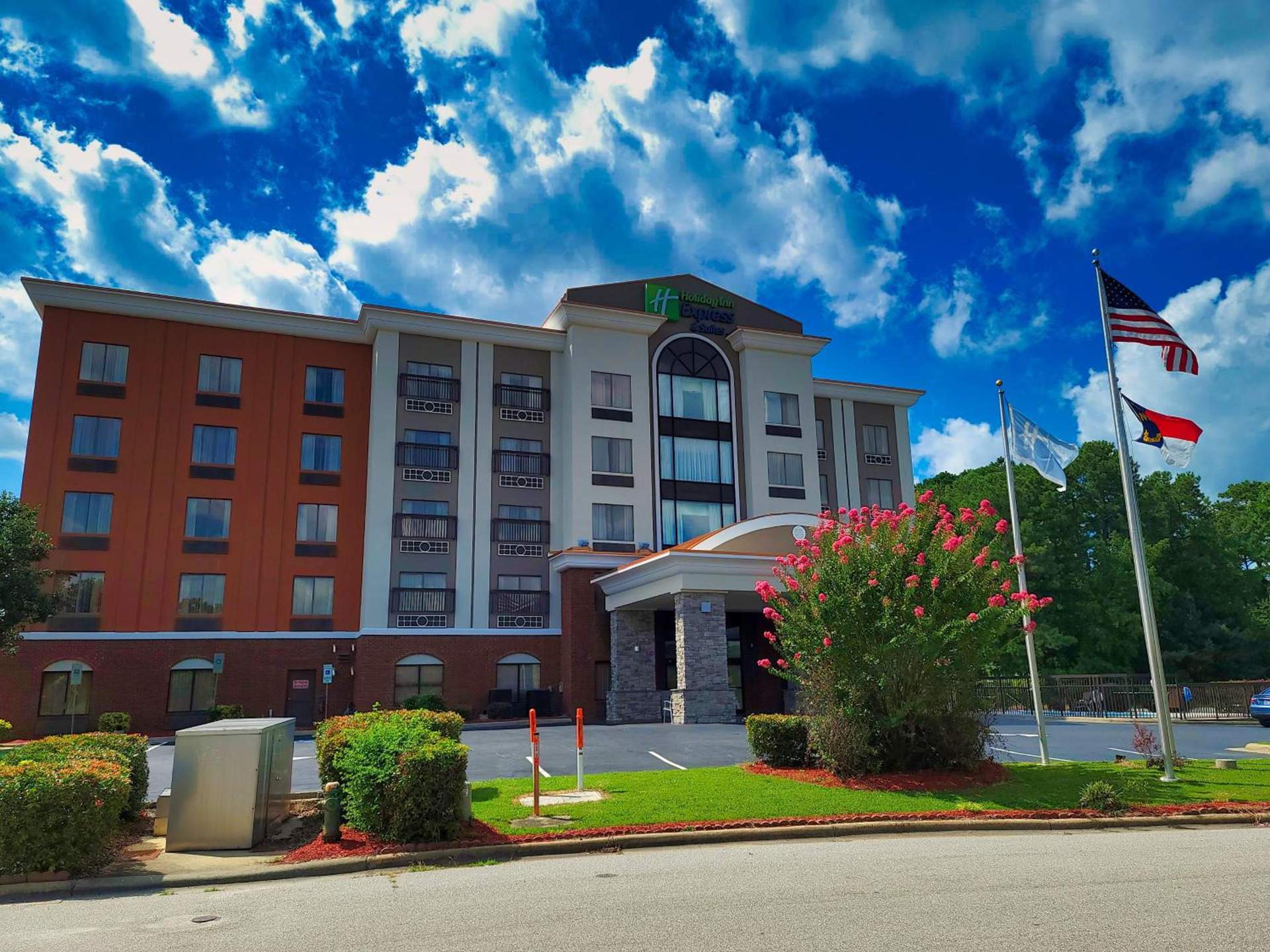 Holiday Inn Express & Suites Wilson-Downtown by IHG