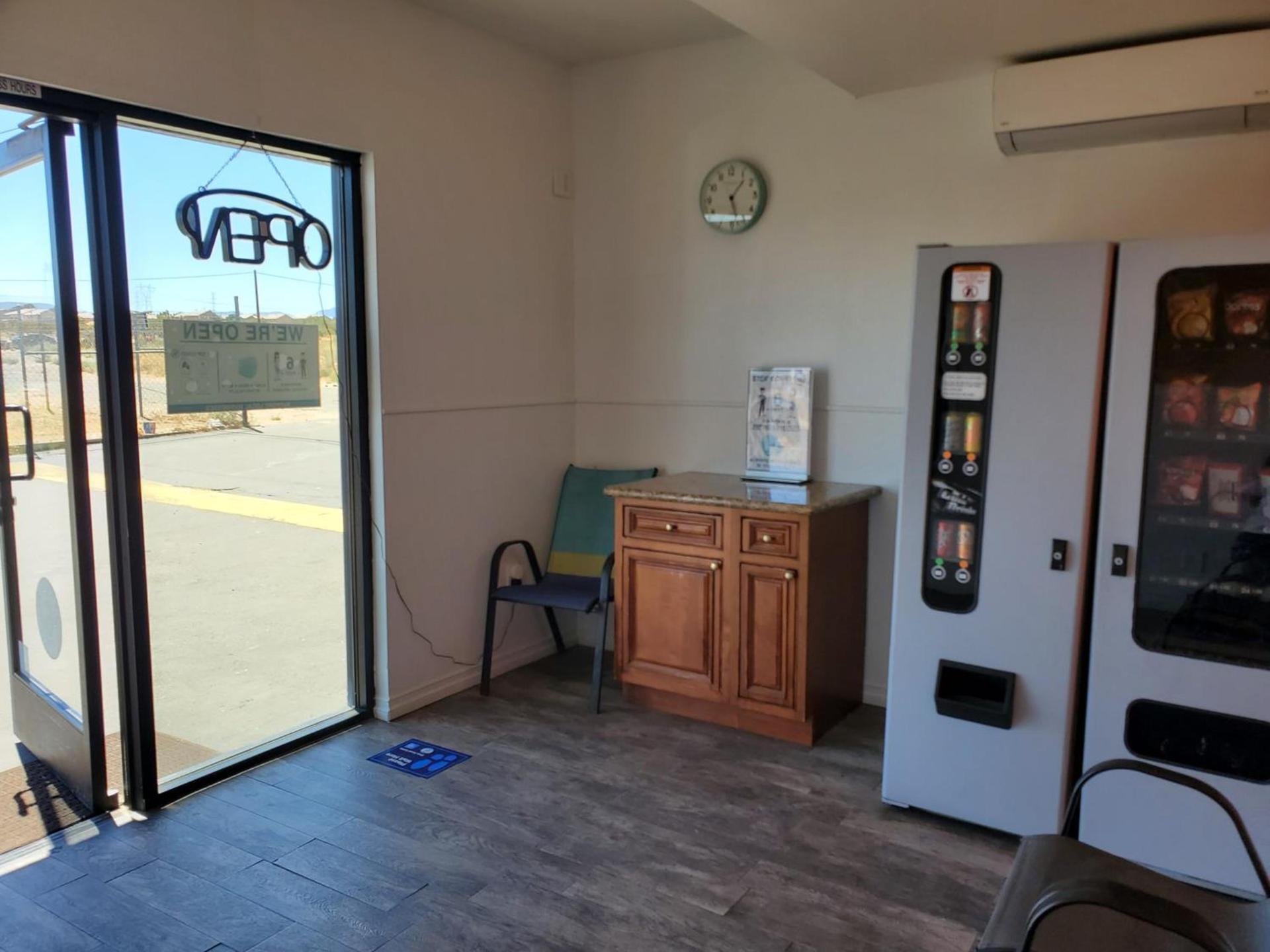 High Desert Inn — hotel in Hesperia