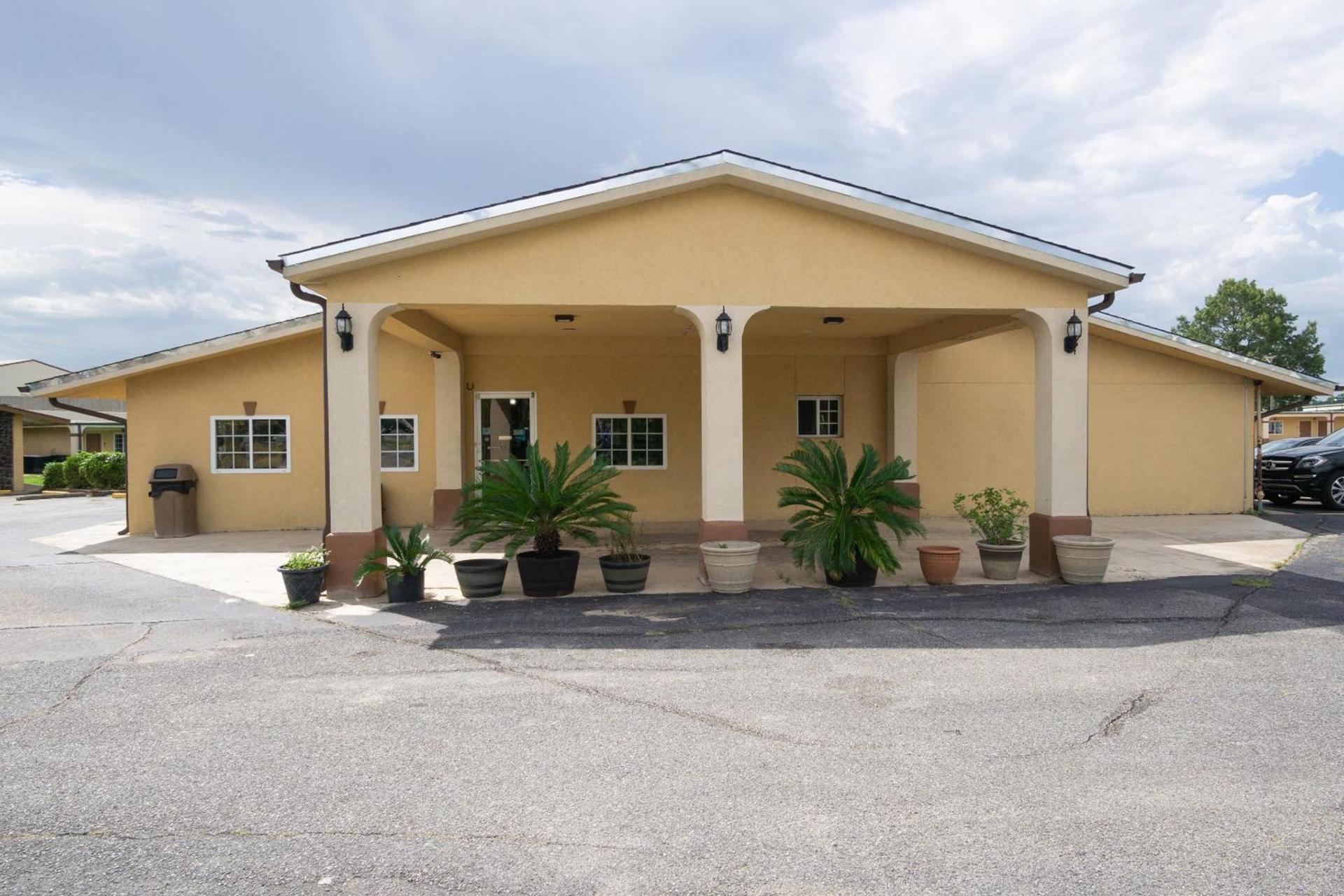 Woodridge Inn and Suites — hotel in Miami