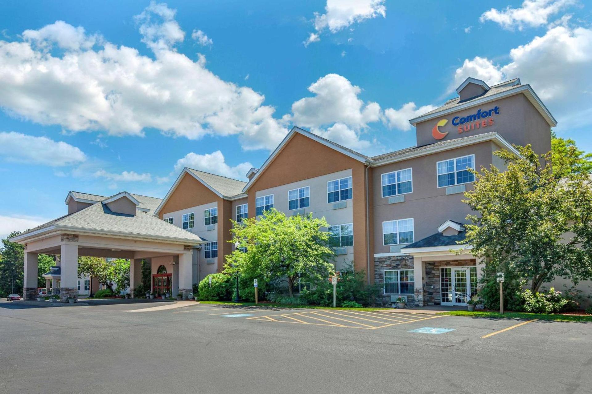 Comfort Suites Marquette — hotel in Marquette