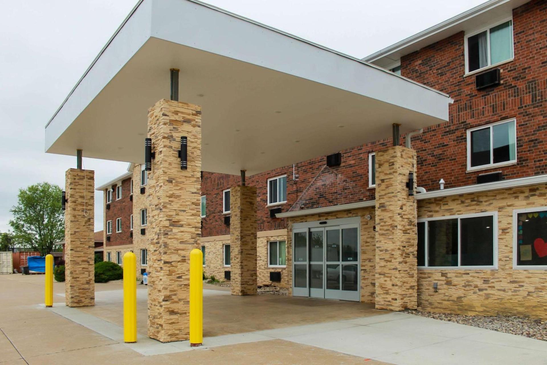 Clarion Pointe Bettendorf - Quad Cities — hotel in Bettendorf