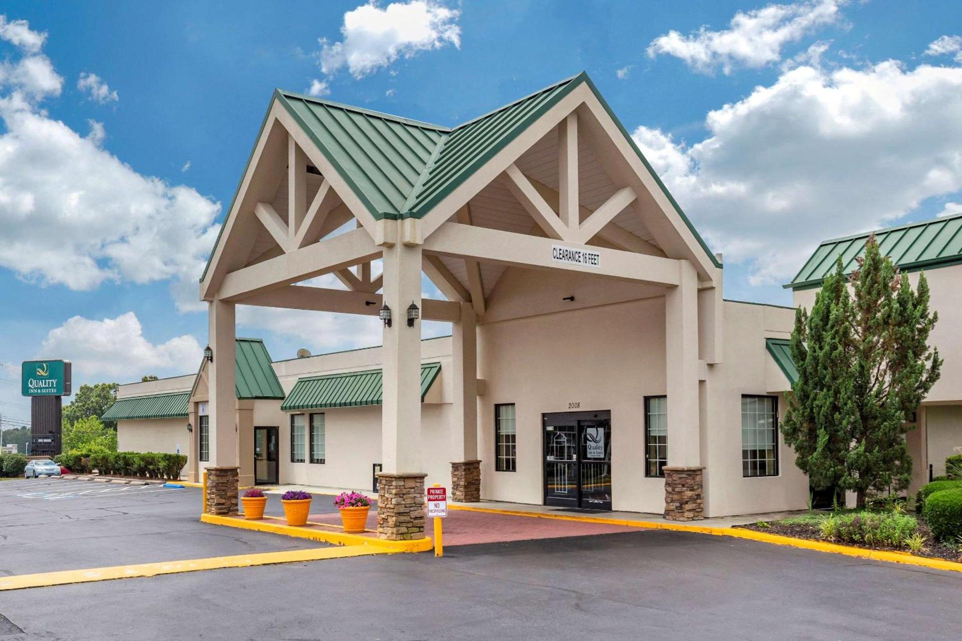 Quality Inn & Suites Hanes Mall — hotel in Winston-Salem