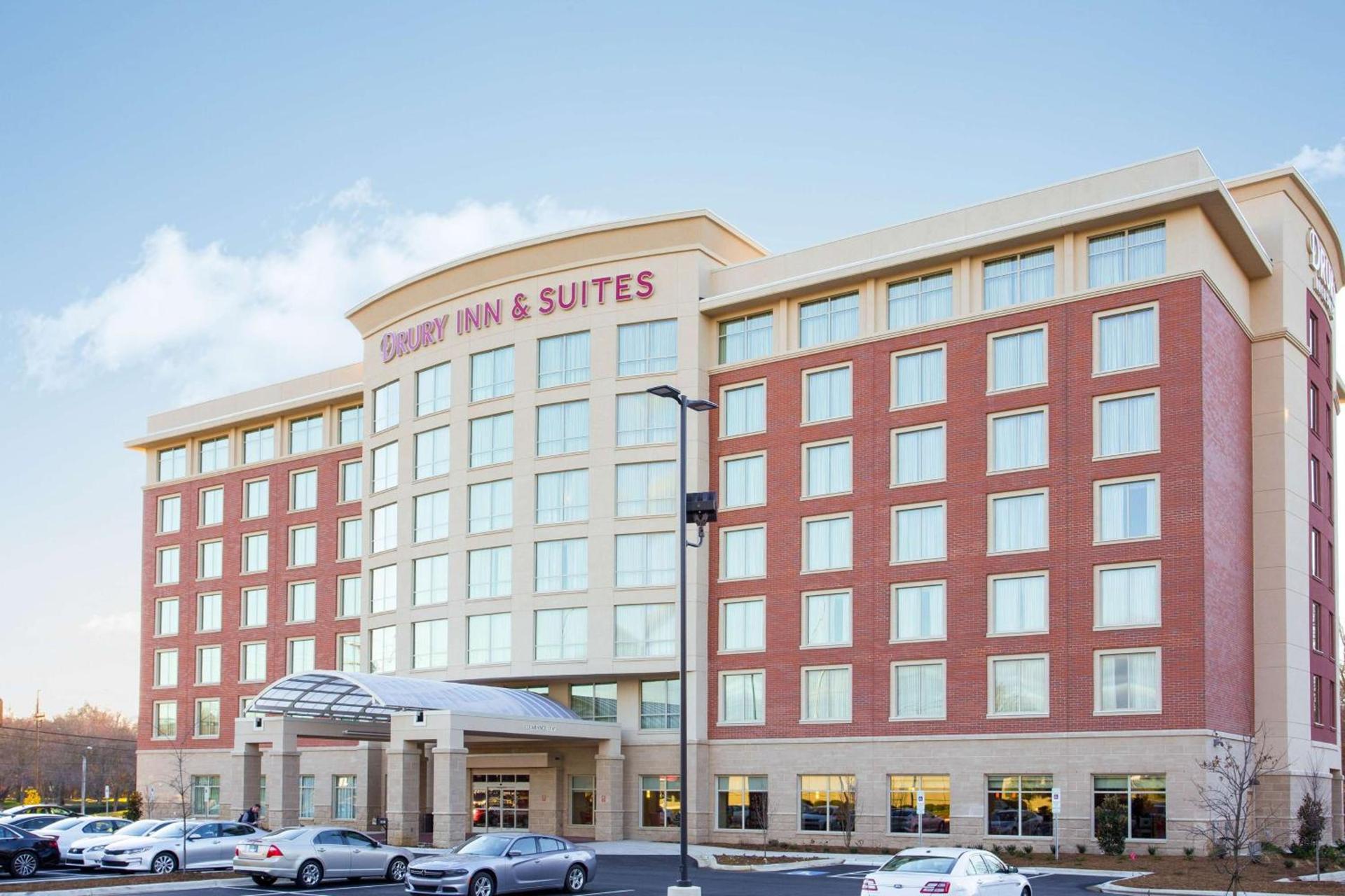 Drury Inn & Suites Charlotte Arrowood — hotel in Charlotte