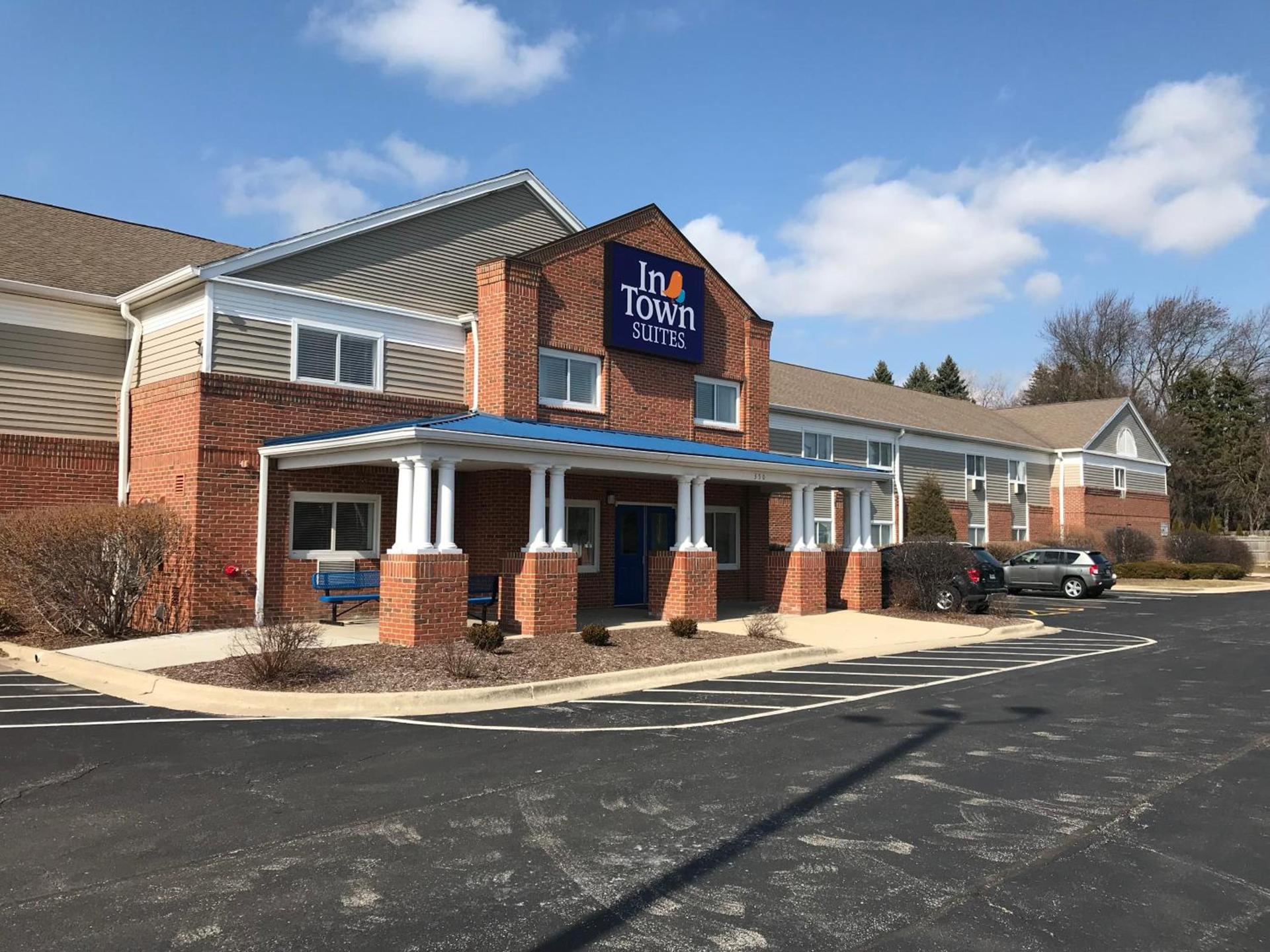 InTown Suites Extended Stay Chicago IL - Oakbrook — hotel in Villa Park