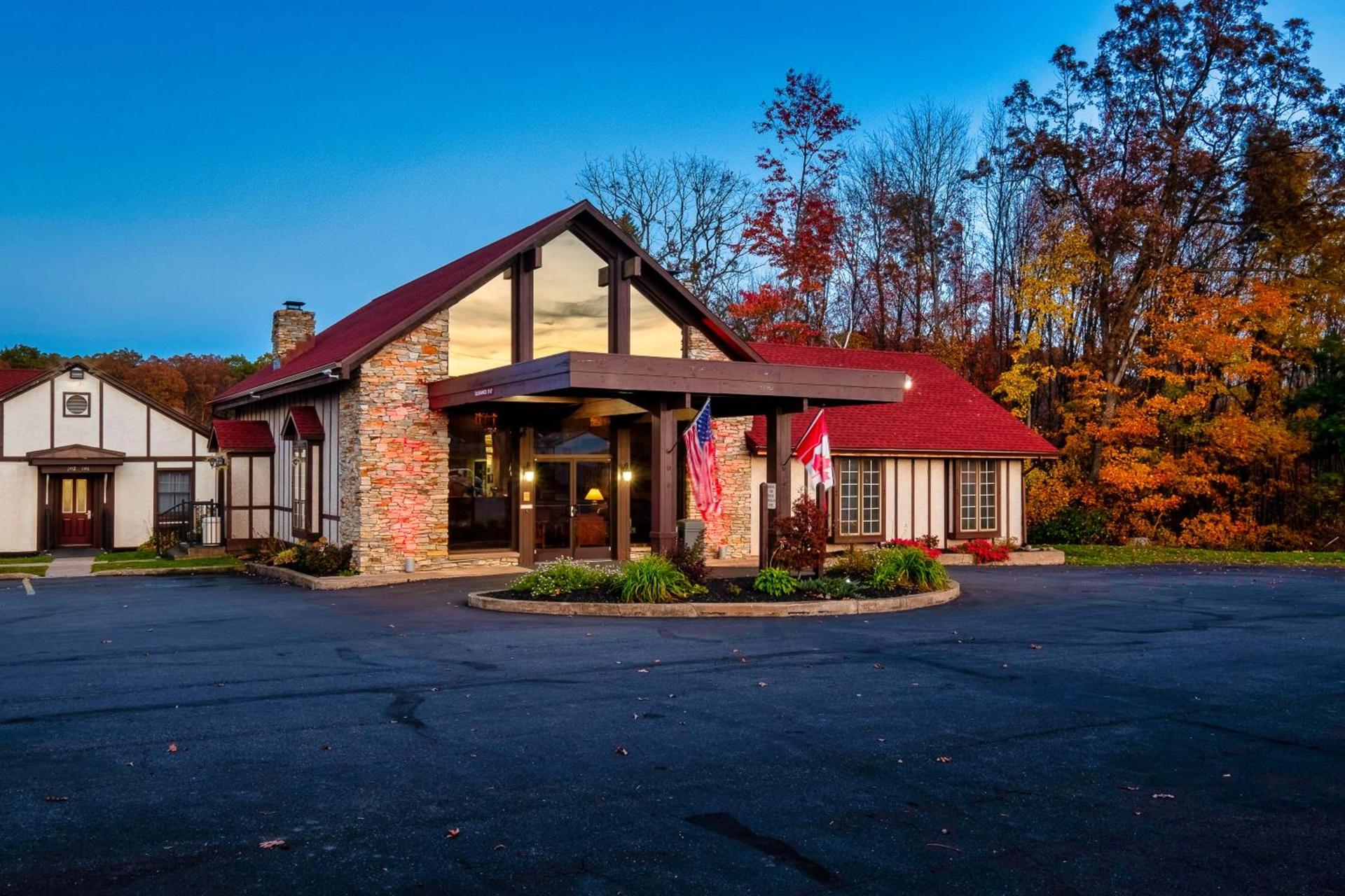 Red Roof Inn & Suites Hazleton — hotel in Hazleton