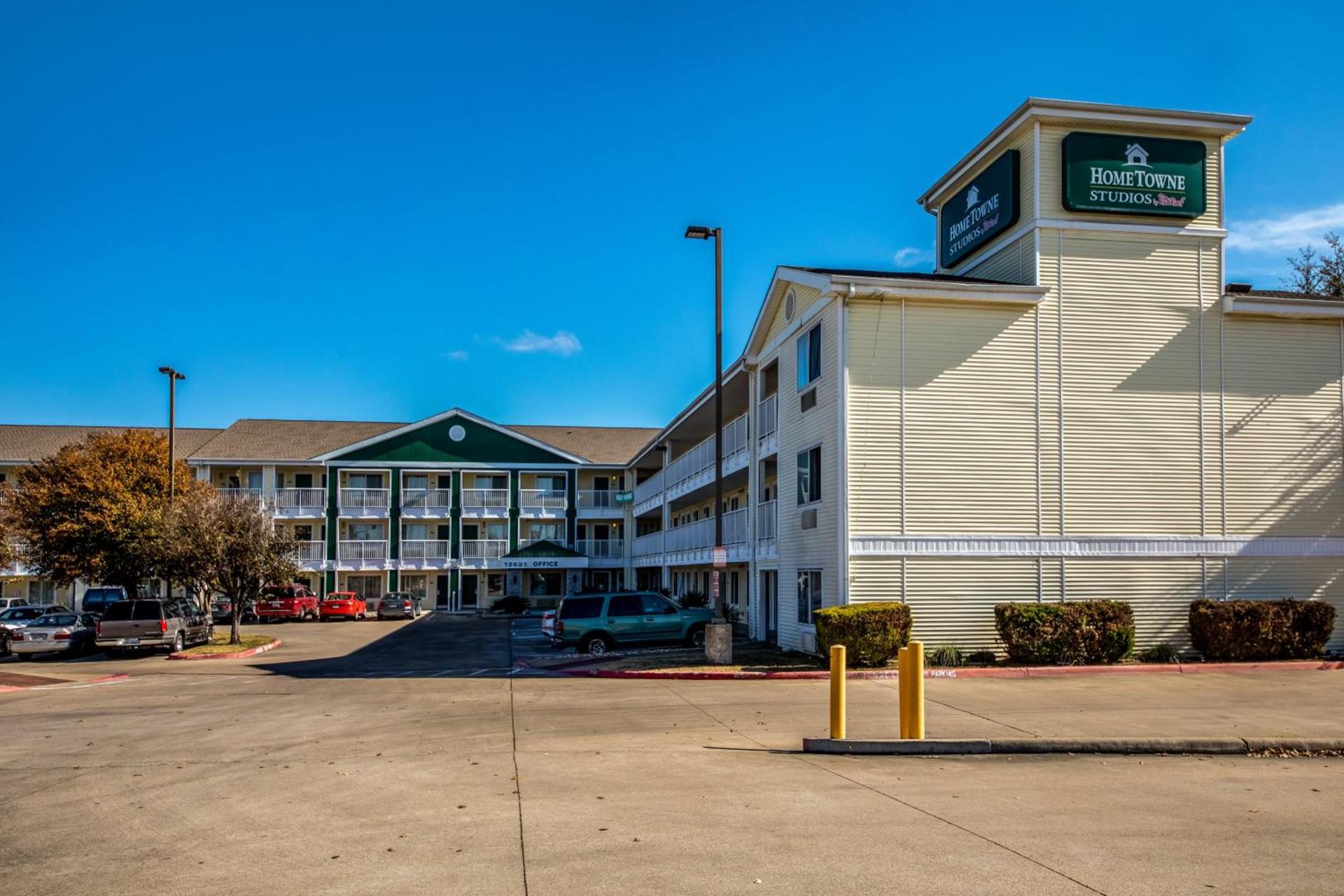 HomeTowne Studios by Red Roof Austin — hotel in Cedar Park