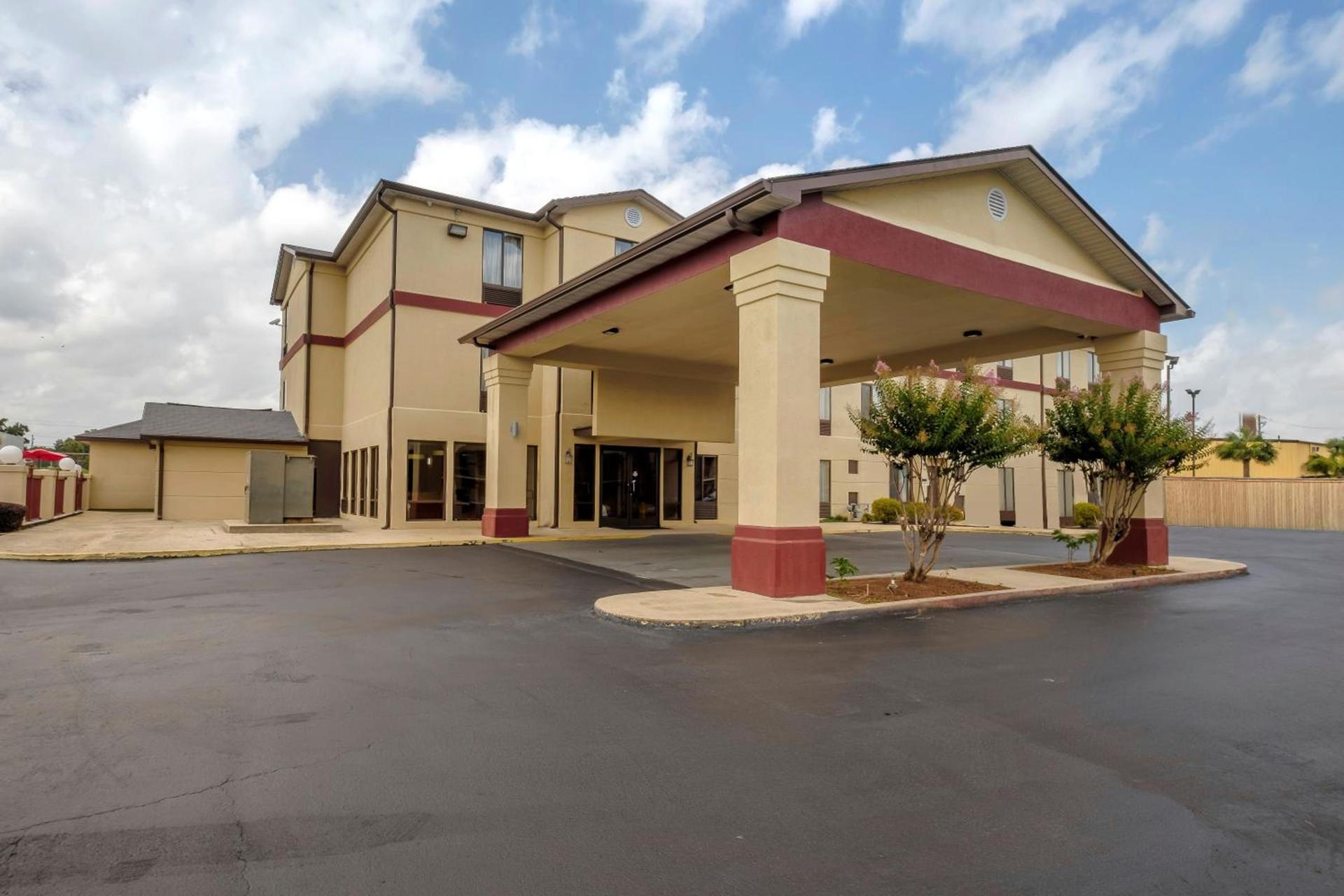 Red Roof Inn & Suites Mobile SW - I-10 — hotel in Tillmans Corner