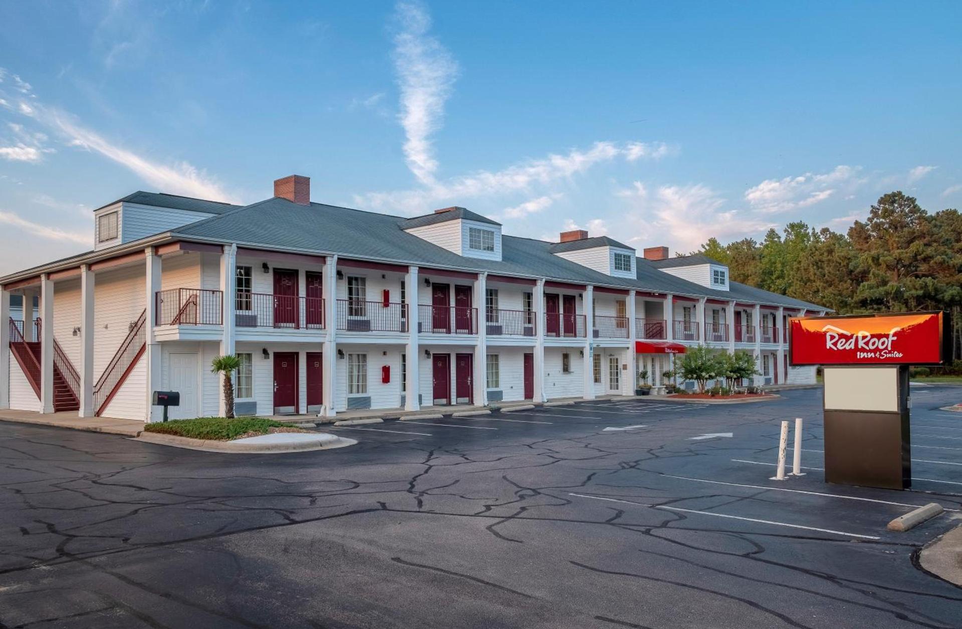 Red Roof Inn & Suites Wilson — hotel in Wilson