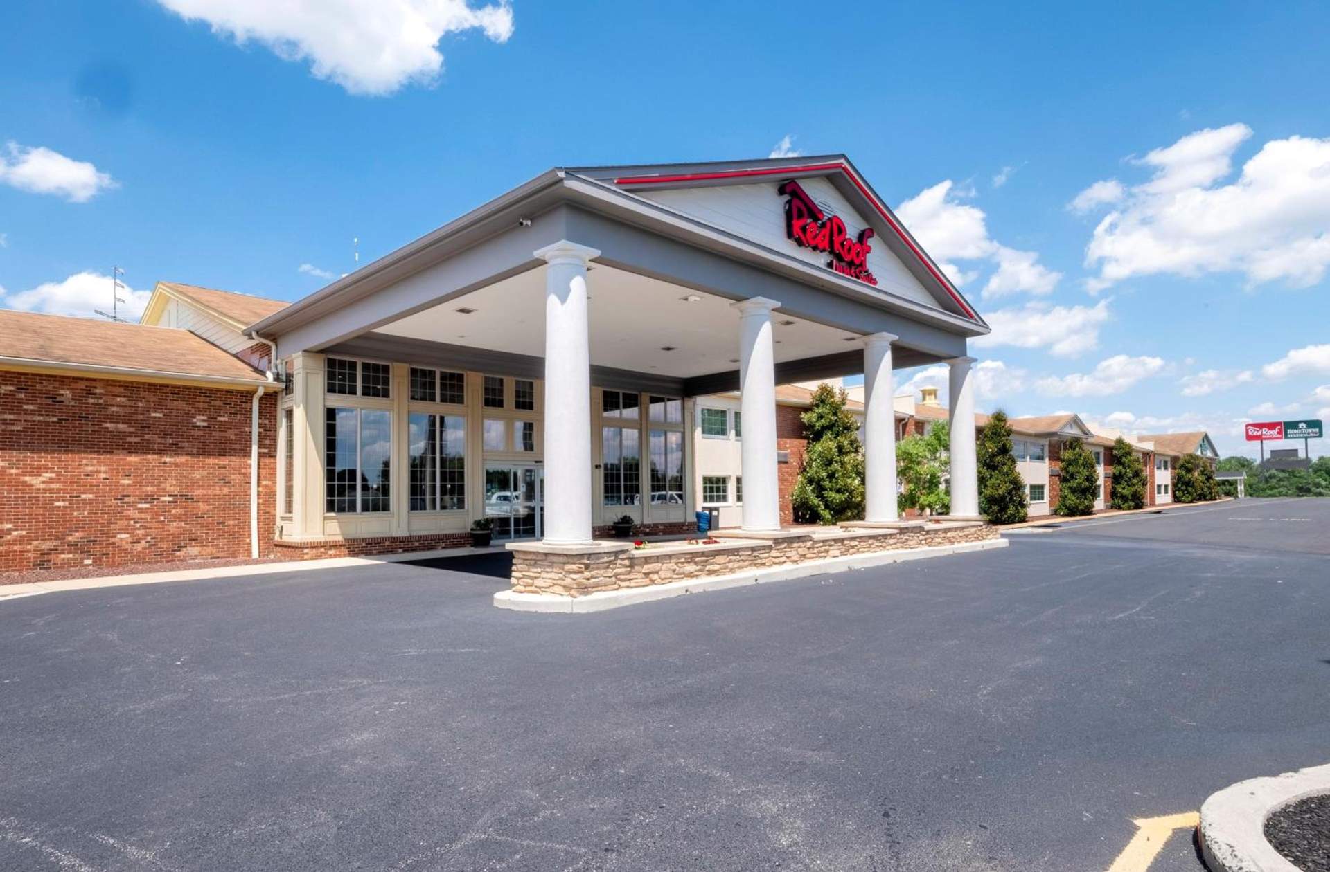 HomeTowne Studios by Red Roof Wilmington - New Castle