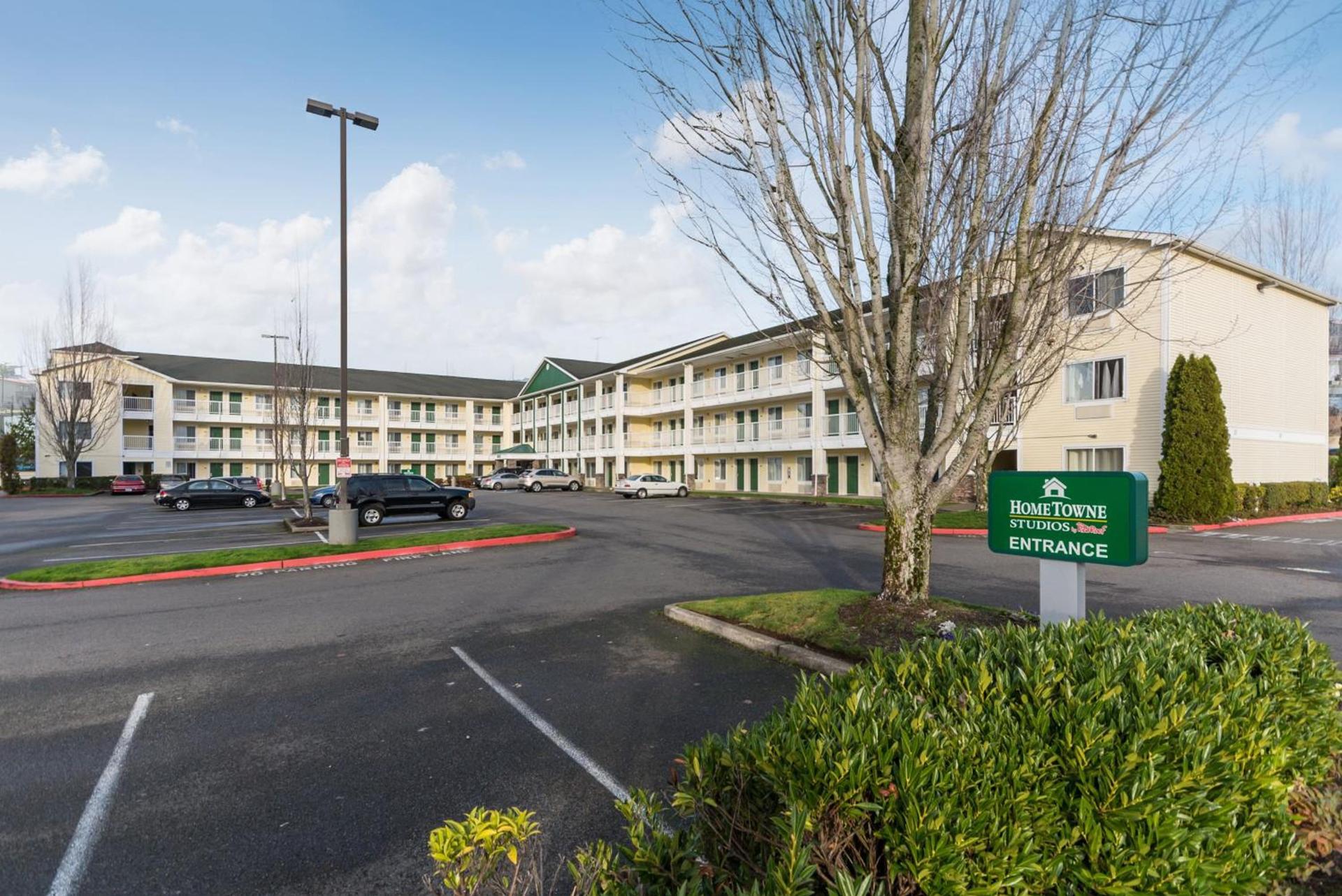 HomeTowne Studios by Red Roof Seattle - Kent/Des Moines — hotel in Des Moines