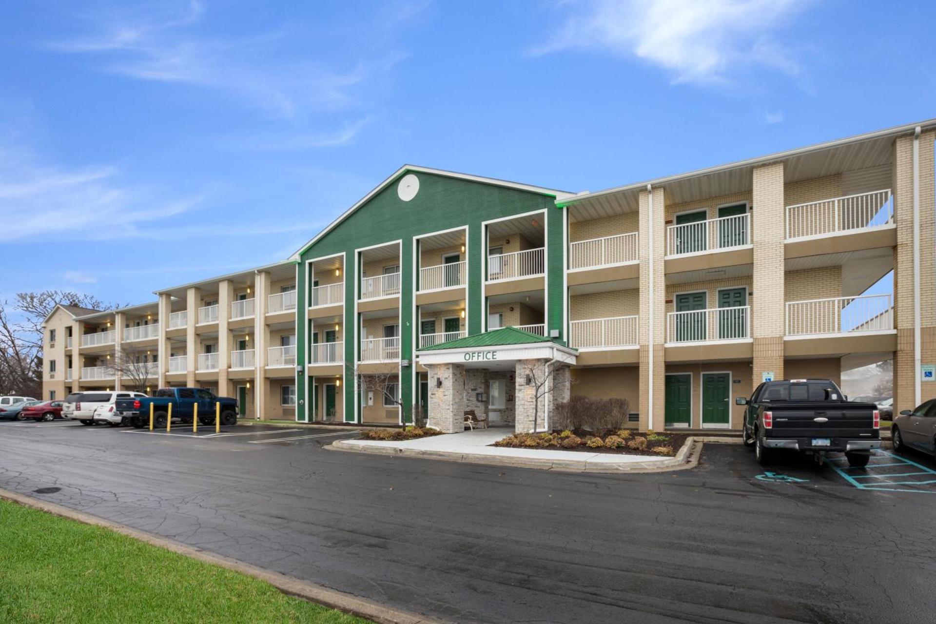 HomeTowne Studios by Red Roof Detroit - Livonia — hotel in Livonia