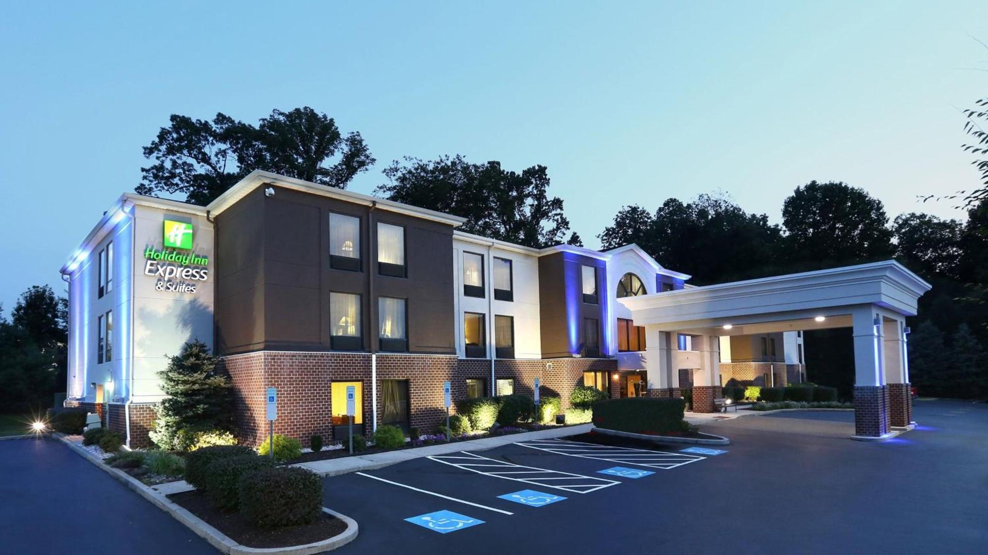 Holiday Inn Express Hotel & Suites West Chester by IHG — hotel in West Chester