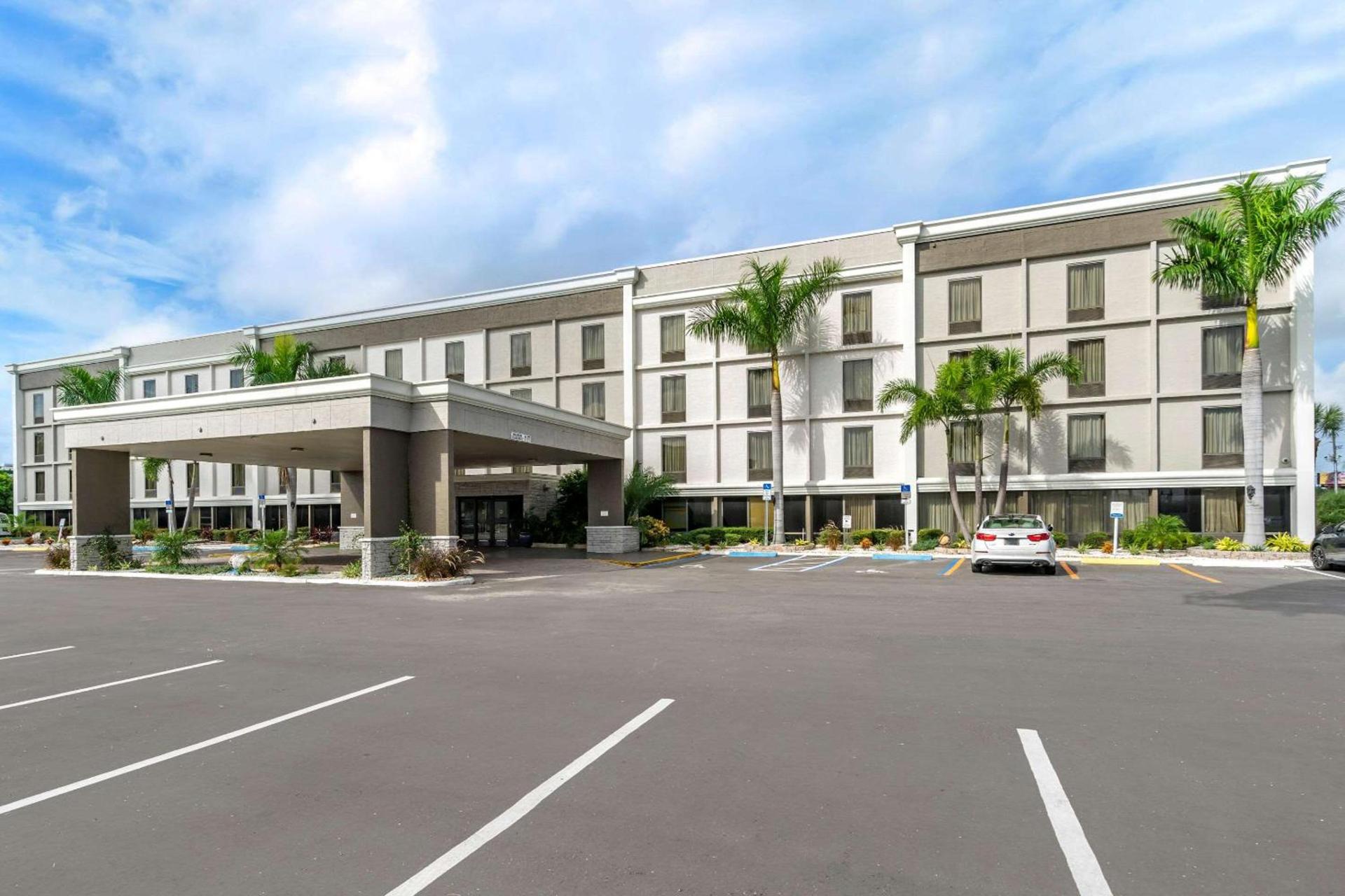 Comfort Inn & Suites St Pete - Clearwater International Airport — hotel in Clearwater