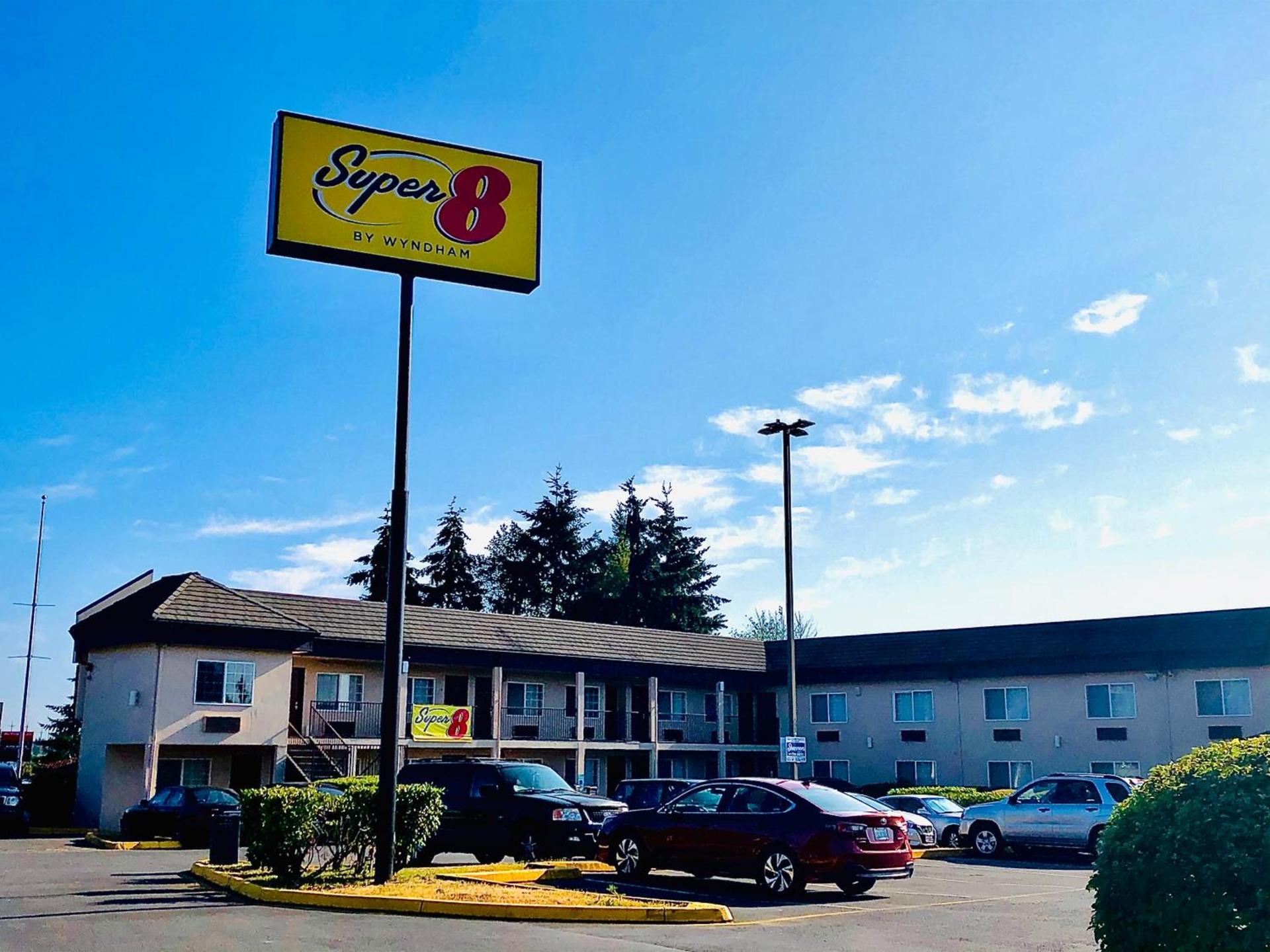 Super 8 by Wyndham Lynnwood — hotel in Lynnwood